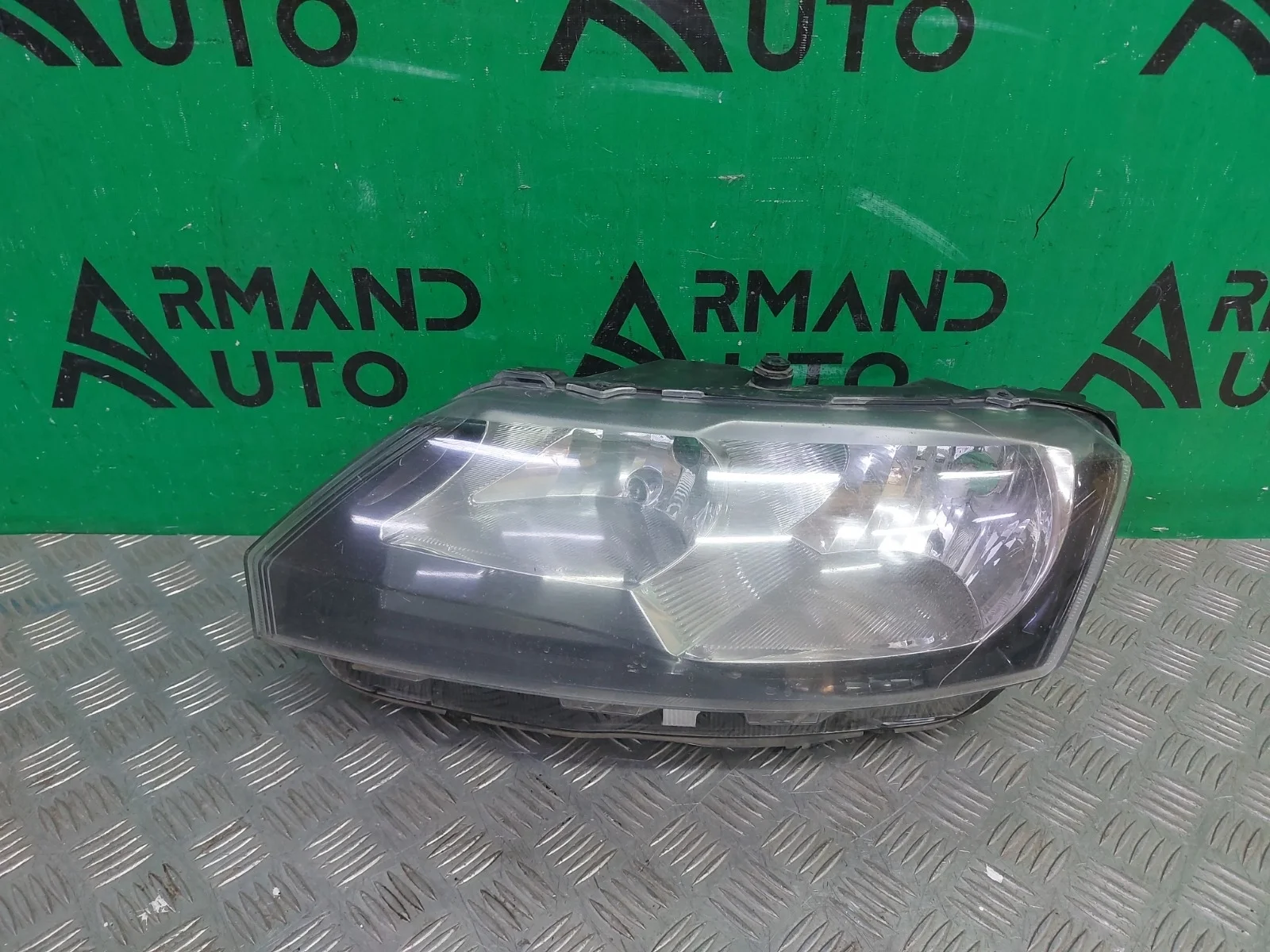 Фара Skoda Rapid 2014-2020