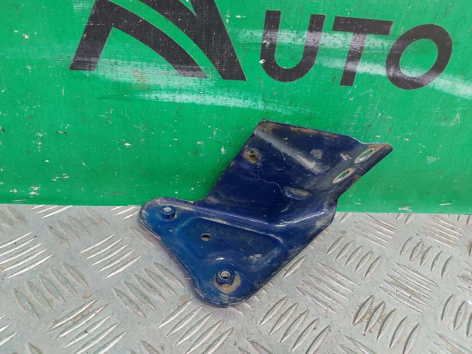 Кронштейн крыла Skoda Rapid 2014-2020