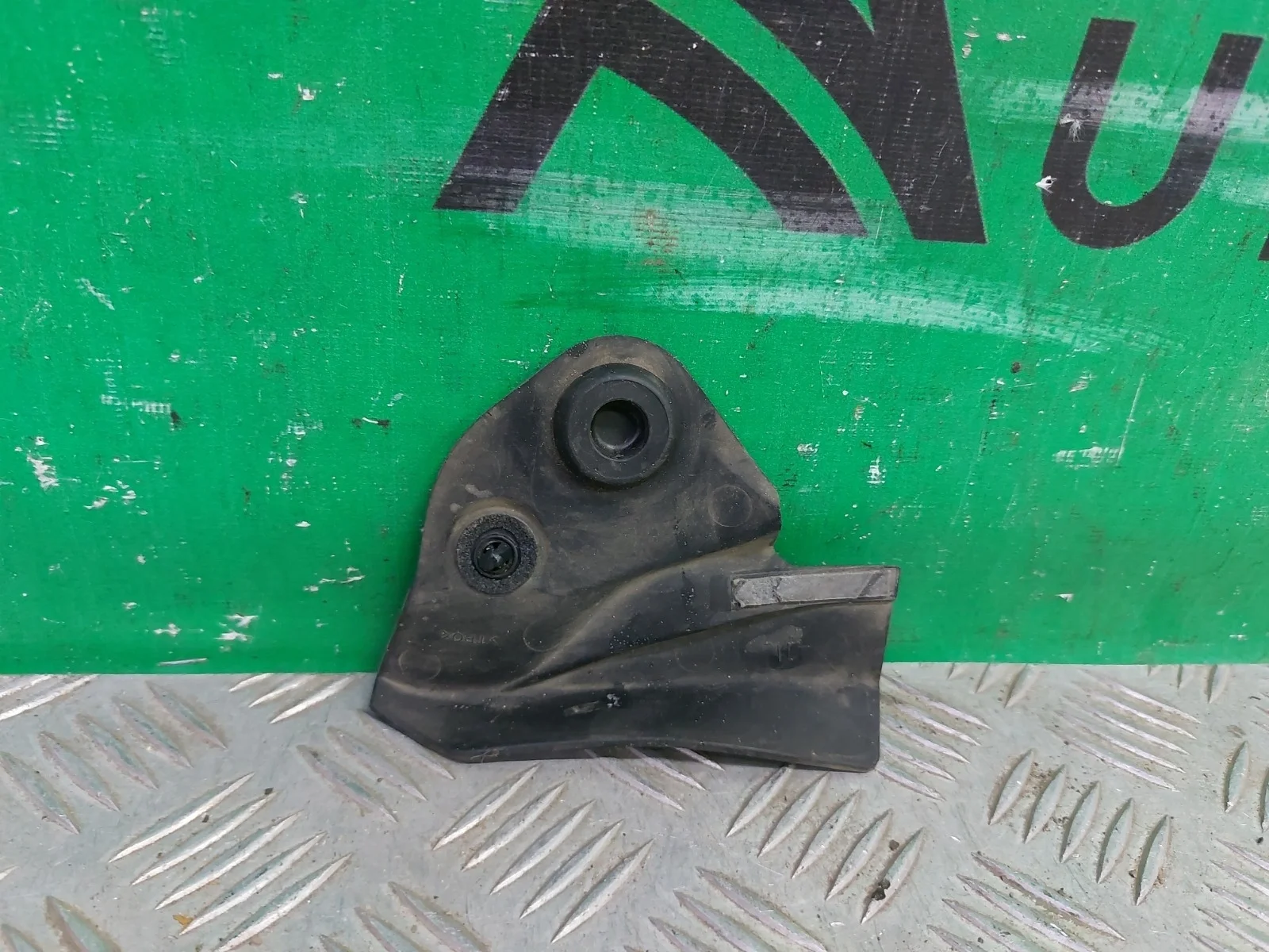 Накладка двери багажника верхняя Toyota RAV4 2012-2019 CA40