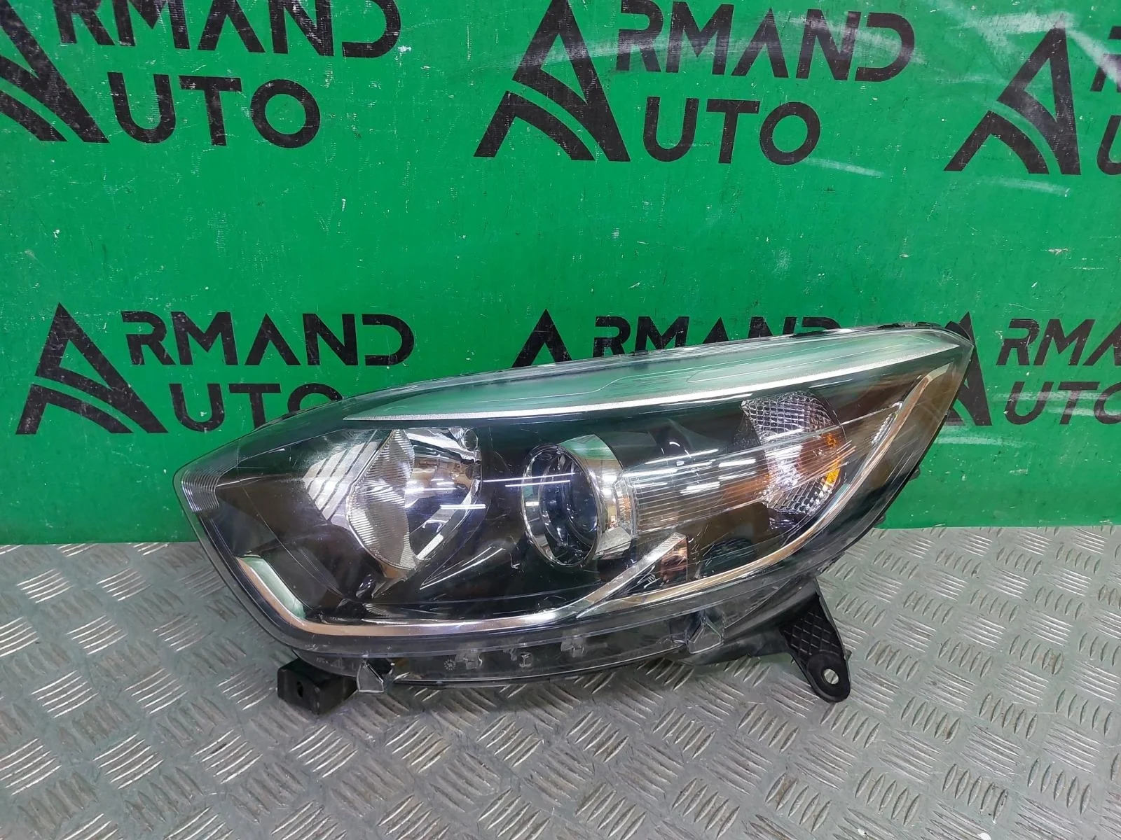 Фара Renault Kaptur 2016-2022