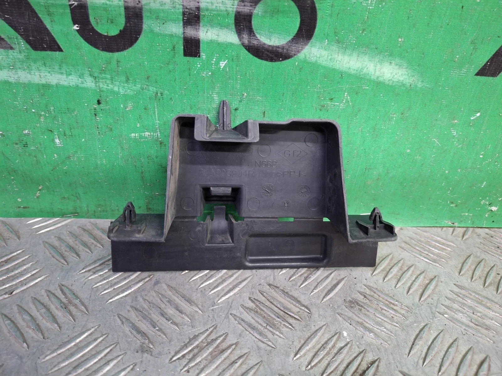 Кронштейн радиатора Renault Kaptur 2016-нв