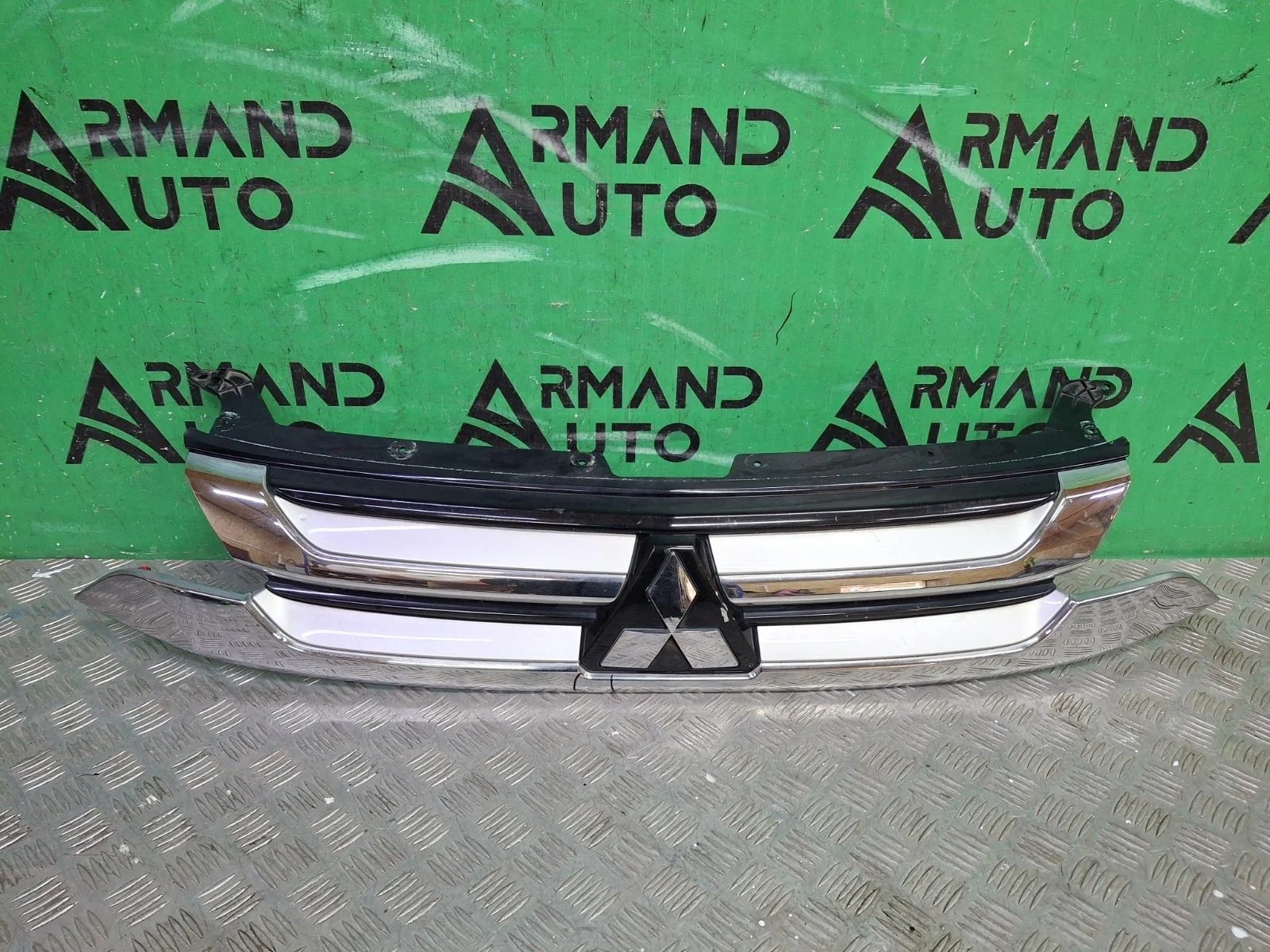 Решетка радиатора Mitsubishi Outlander 2015-2018 3