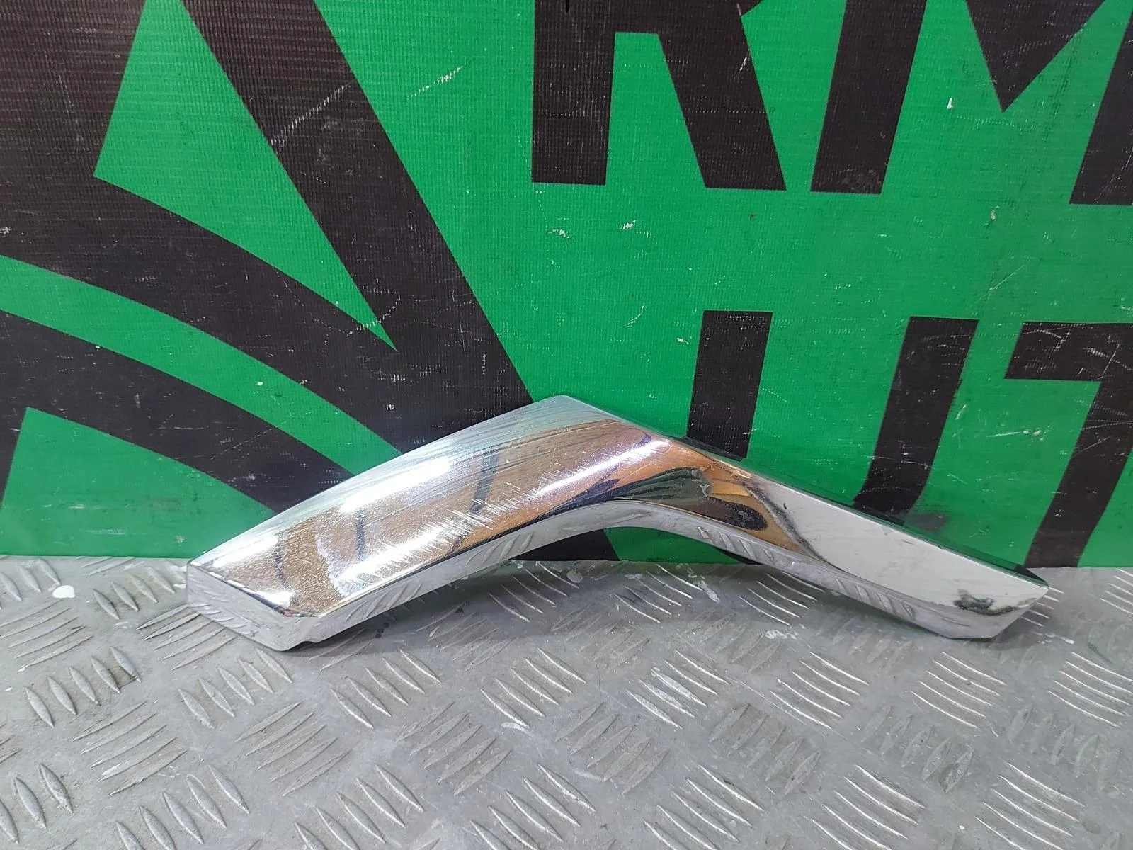 Накладка бампера нижняя Mitsubishi Pajero Sport 2015-2021 3