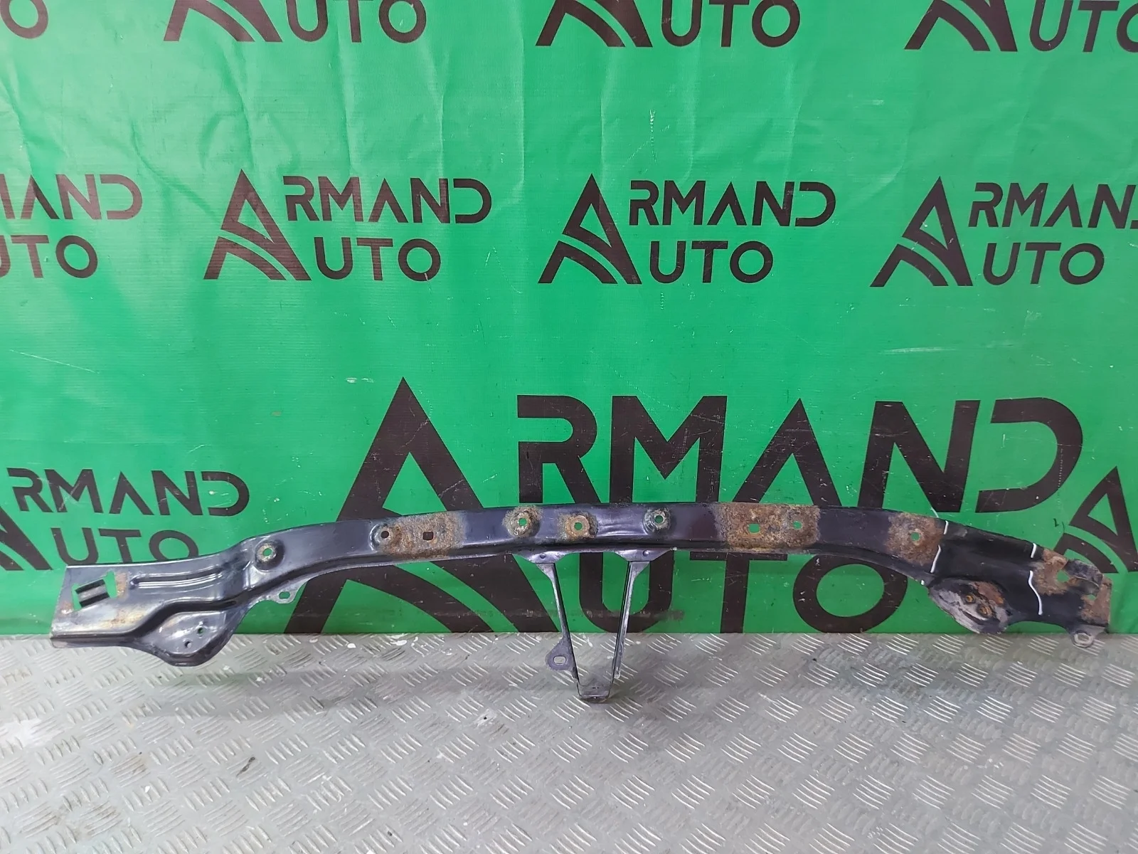 Усилитель бампера верхний Mitsubishi Pajero 2006-нв 4