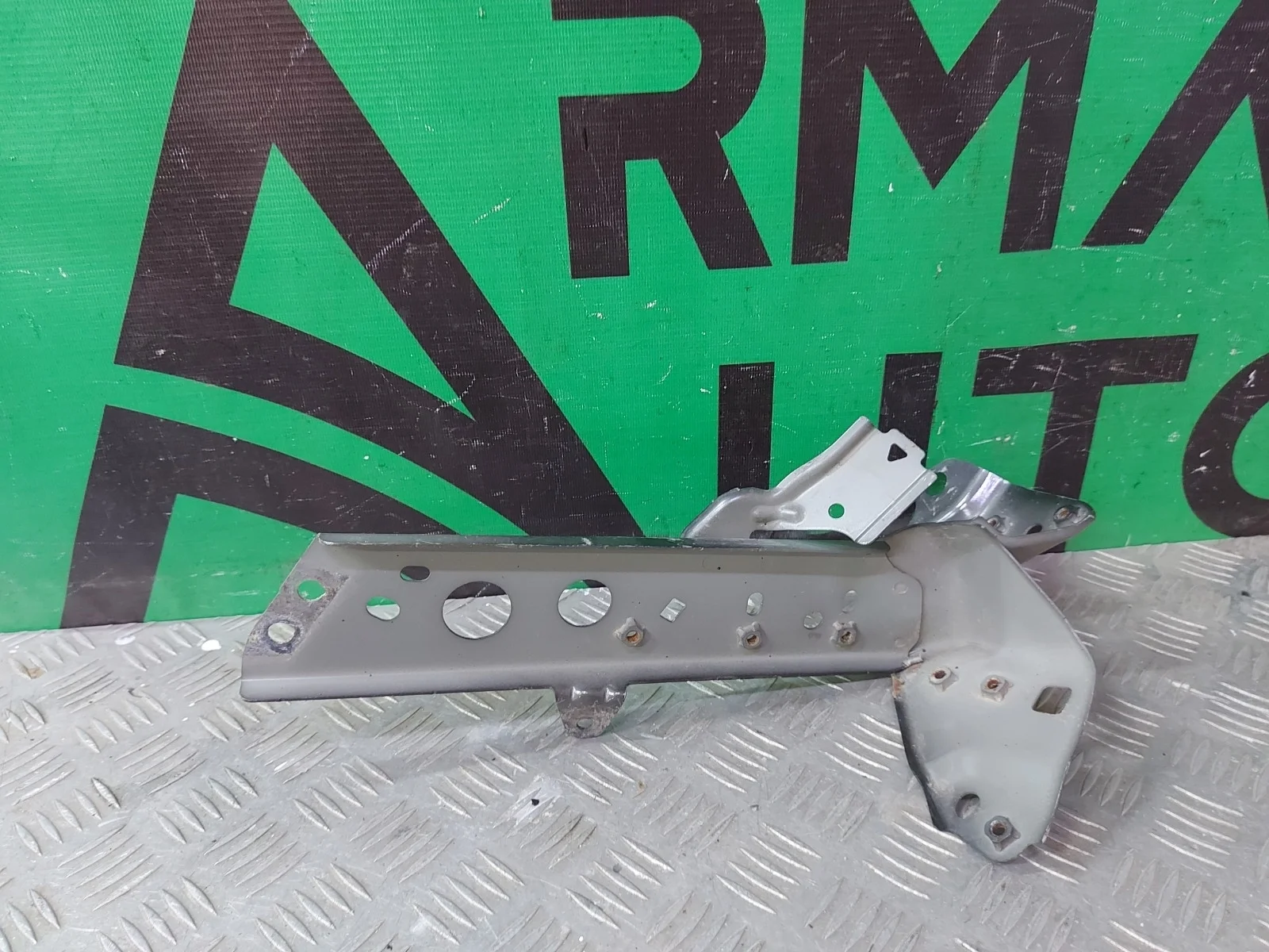 Кронштейн крыла Mazda CX-5 2017-нв