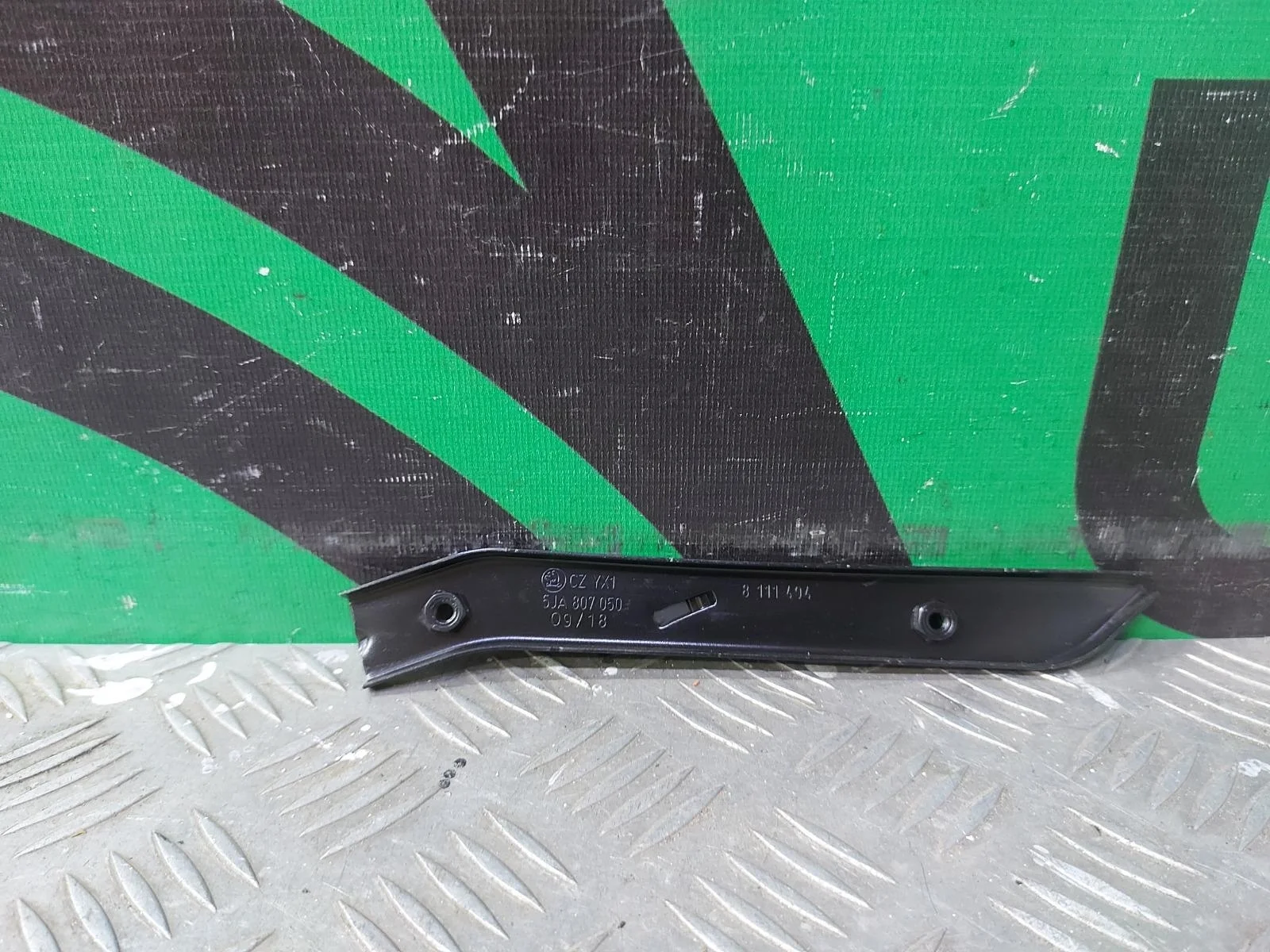 Кронштейн бампера Skoda Rapid 2014-2017