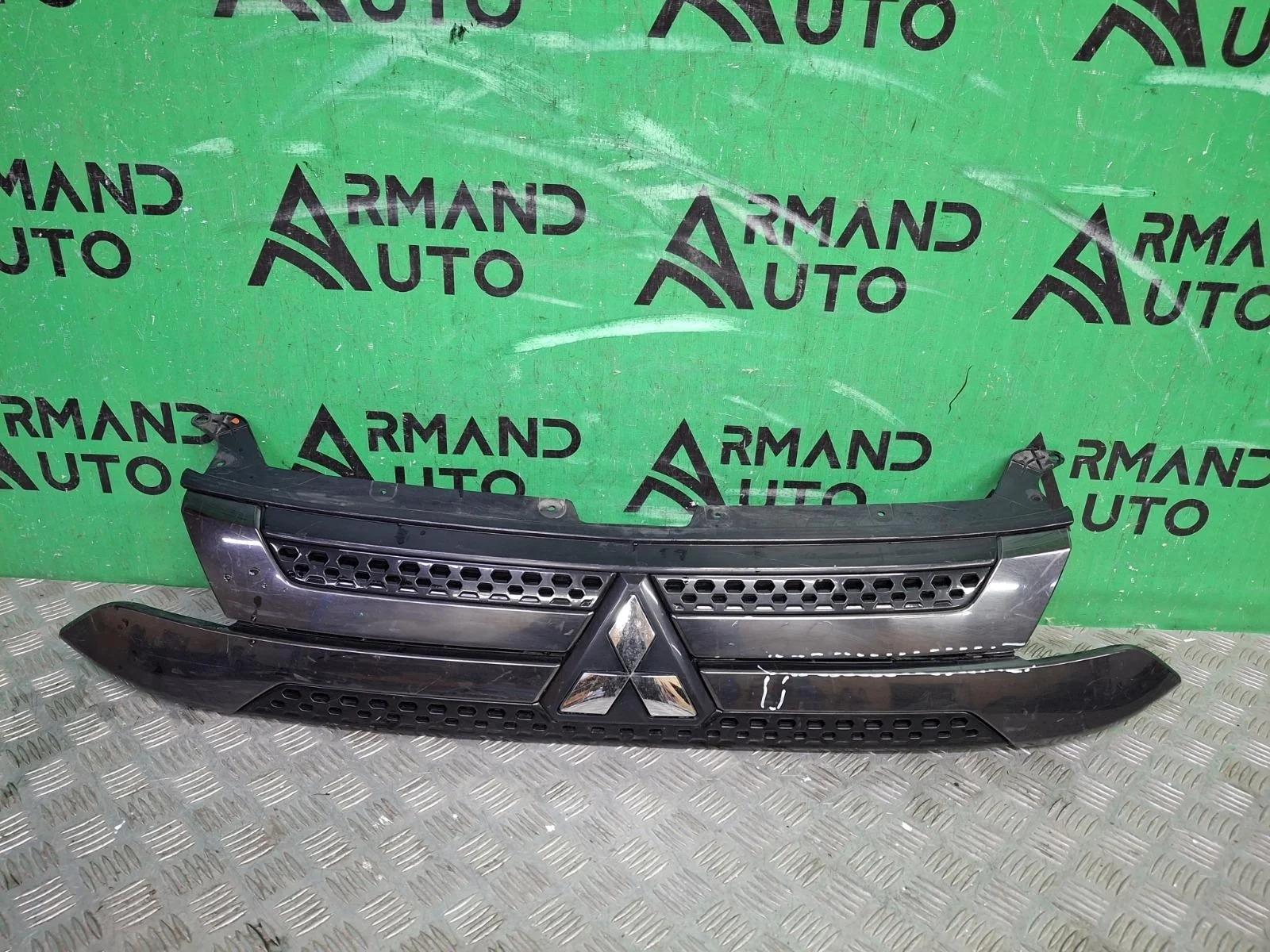 Решетка радиатора Mitsubishi Outlander 2018-нв 3