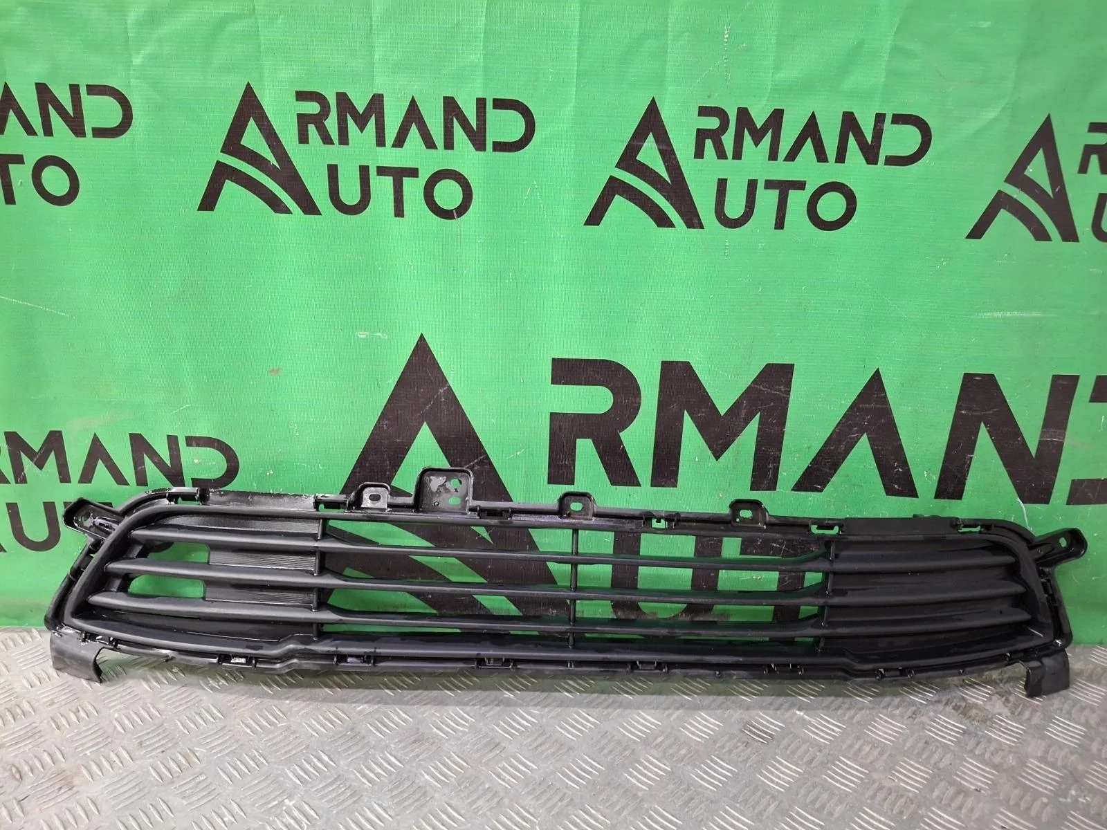 Решетка бампера нижняя Mitsubishi Outlander 2012-2015 3