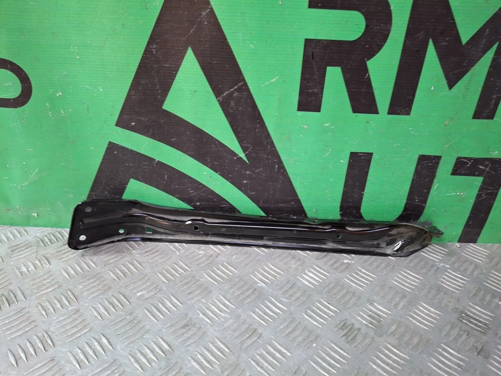 Кронштейн панели радиатора Skoda Kodiaq 2016-нв