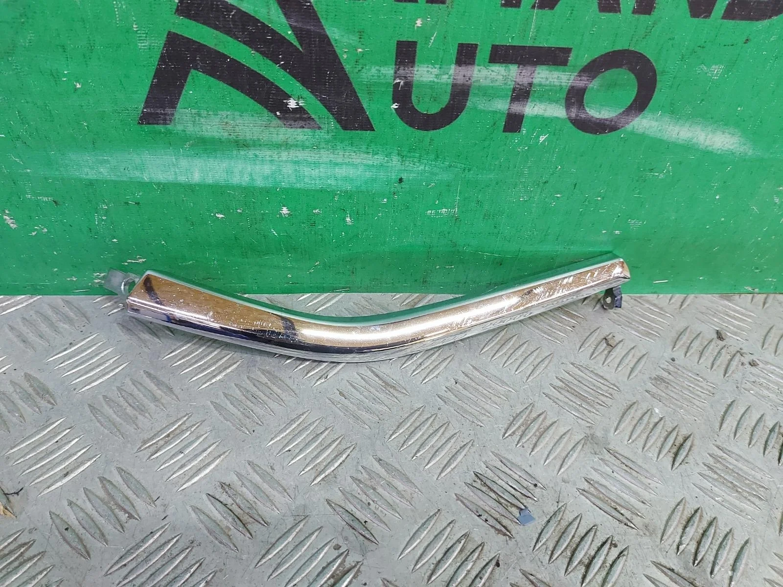 Накладка бампера верхняя Mitsubishi Outlander 2015-нв 3