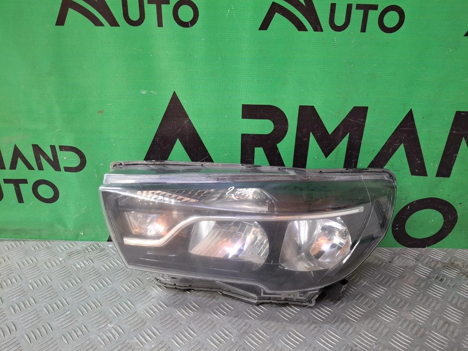 Фара Lada Vesta 2015-2022