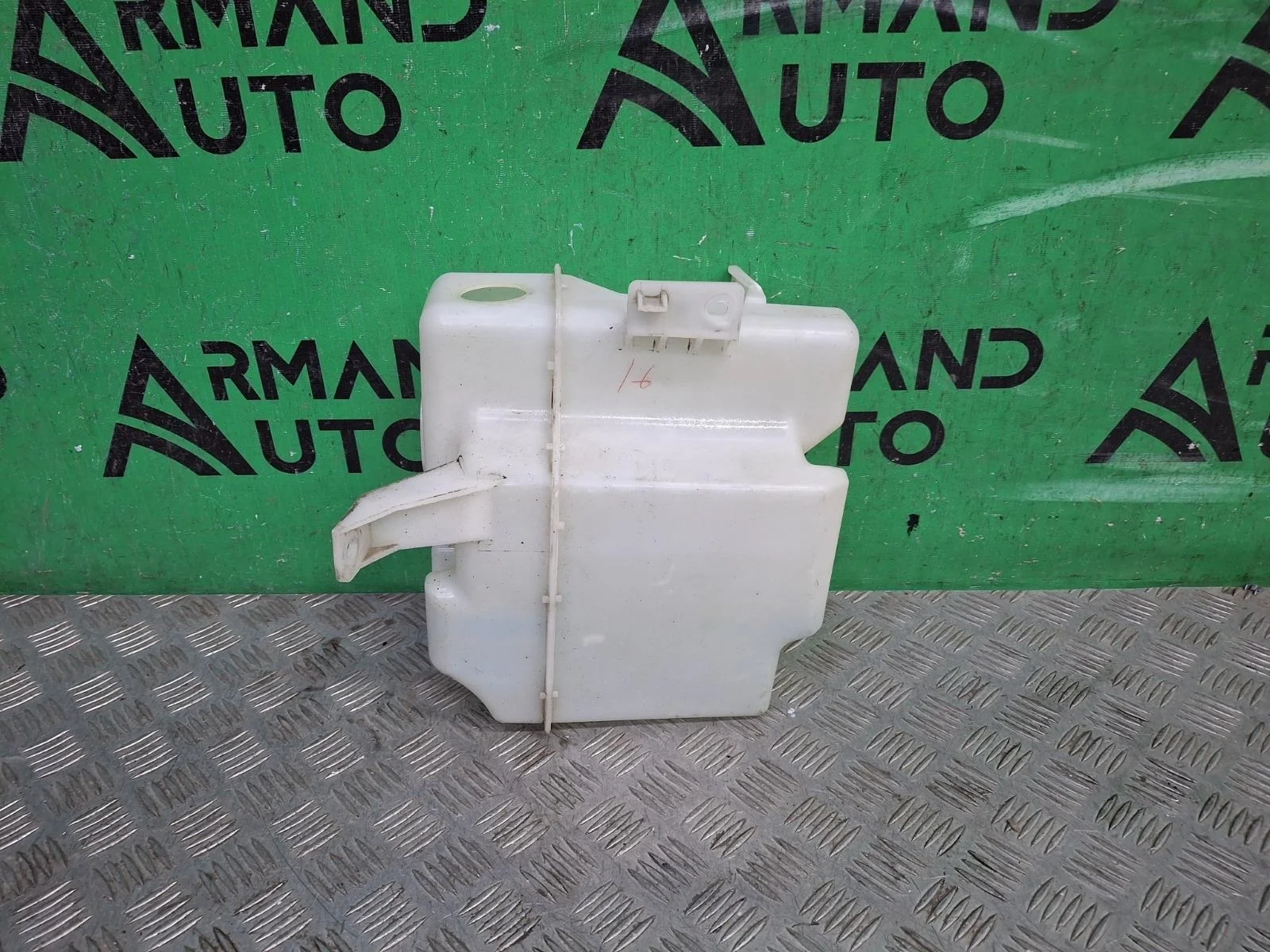 Бачок стеклоомывателя Mitsubishi Outlander 2005-2013 XL