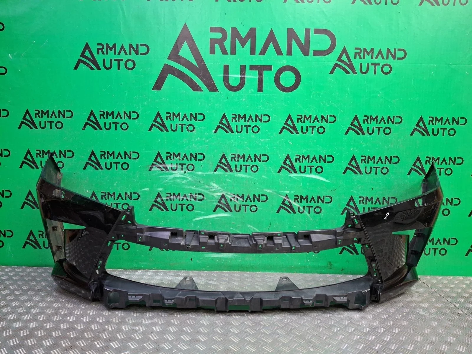 Бампер Lexus LX 2015-2023 URJ200