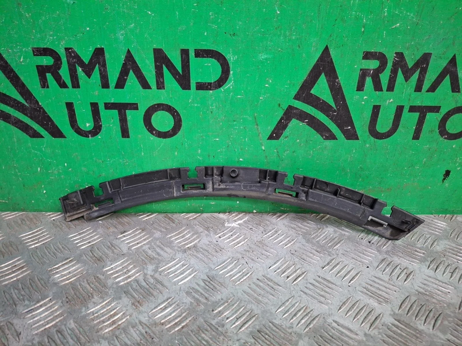 Кронштейн расширителя крыла Ford Explorer 2015-2019 U502