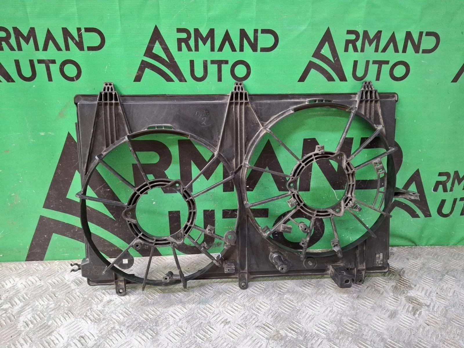 Диффузор вентилятора Mitsubishi Outlander 2012-нв 3