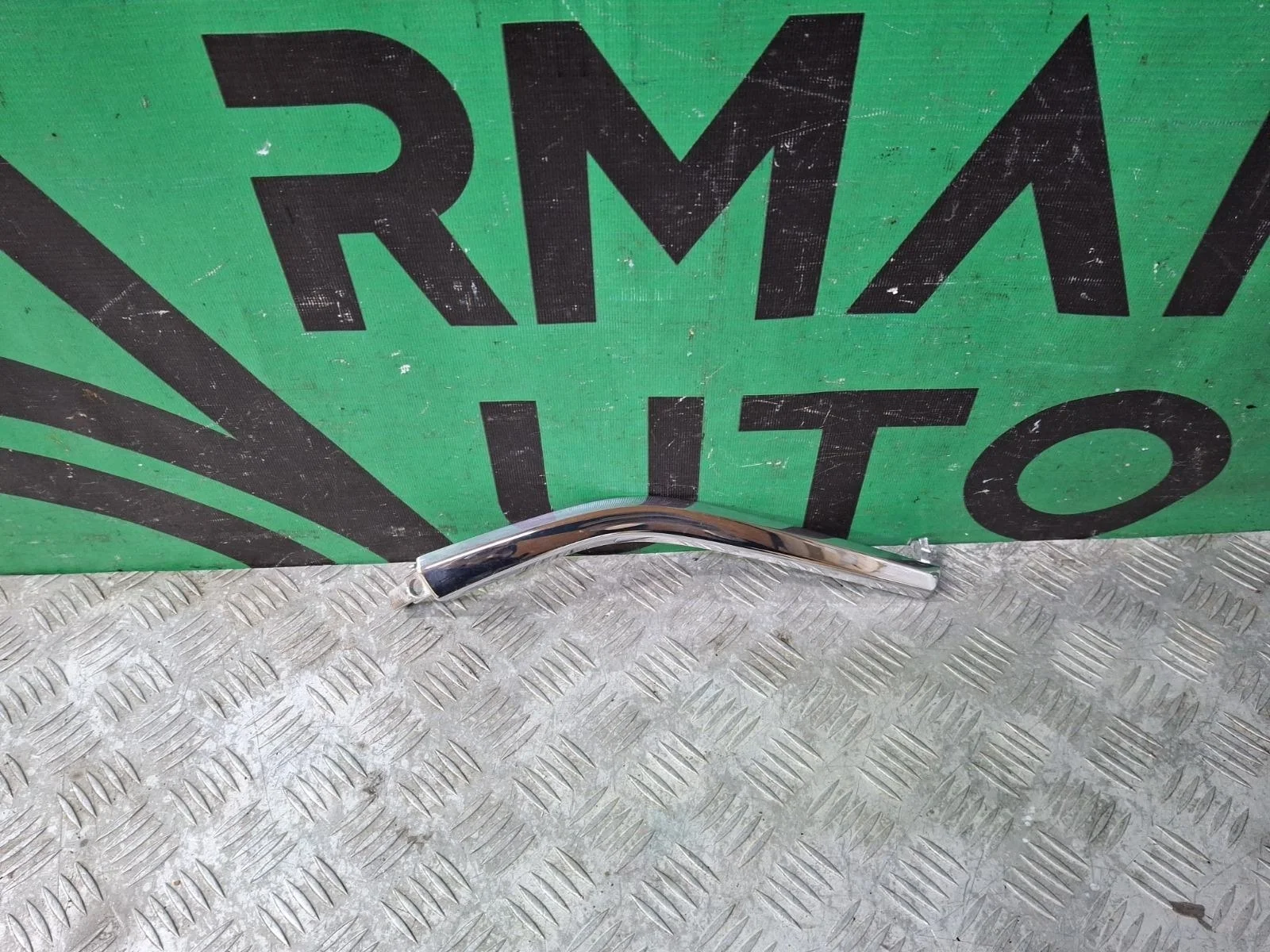 Накладка бампера верхняя Mitsubishi Outlander 2015-нв 3