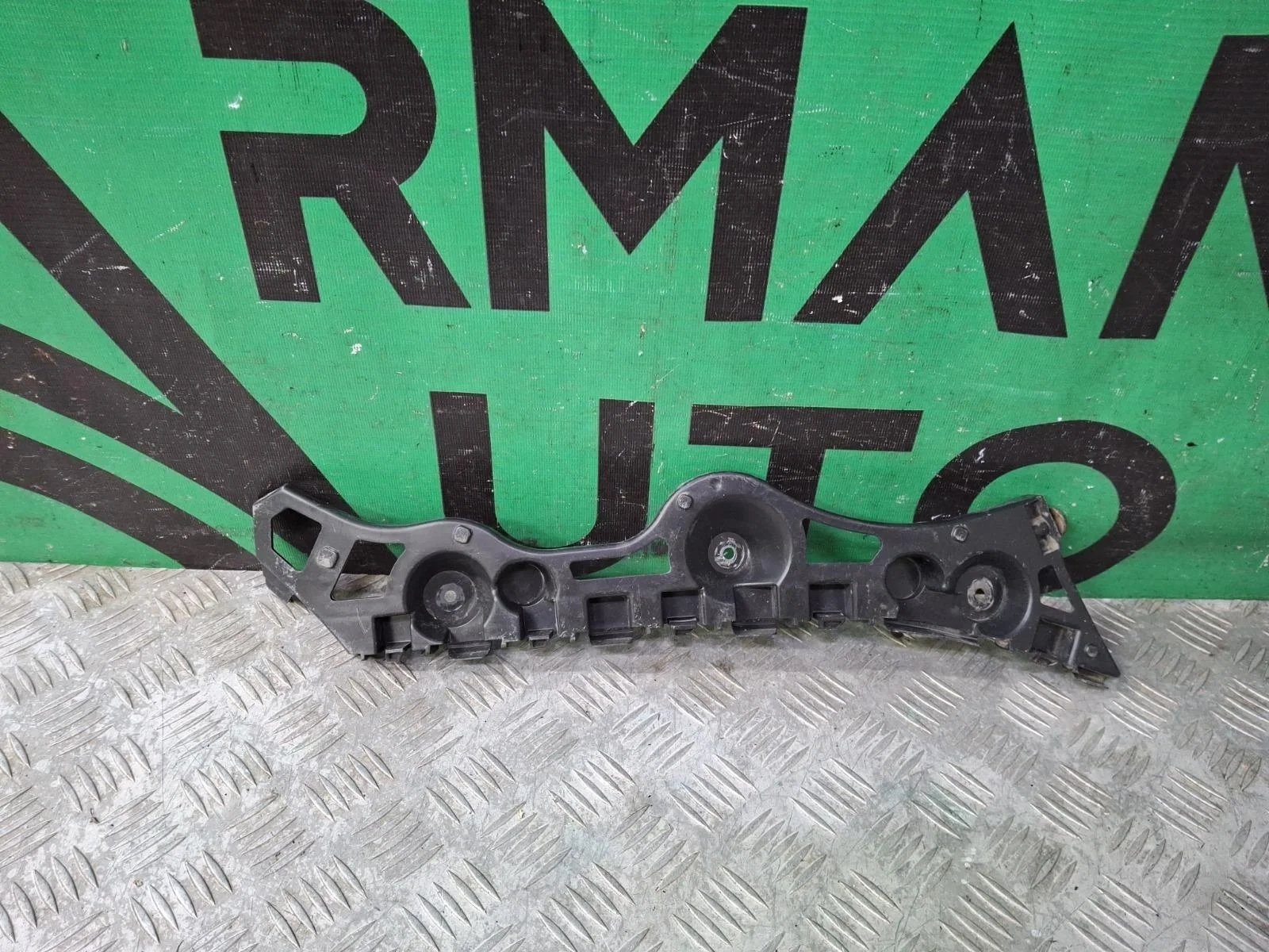 Кронштейн бампера Renault Logan 2012-2018