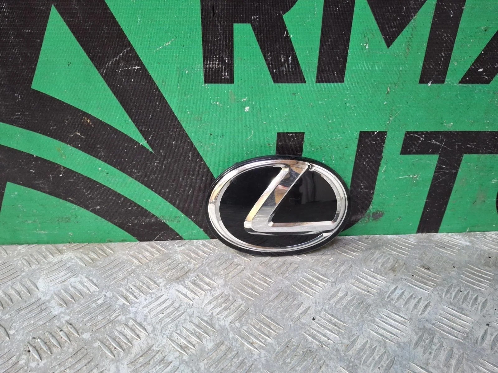 Эмблема Lexus NX 2017-2021