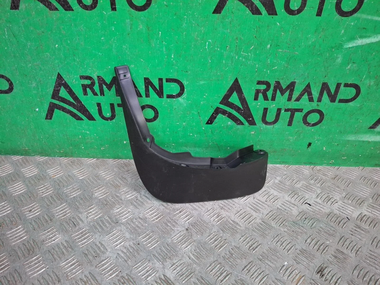 Брызговик Nissan Terrano 2014-2022 3 D10