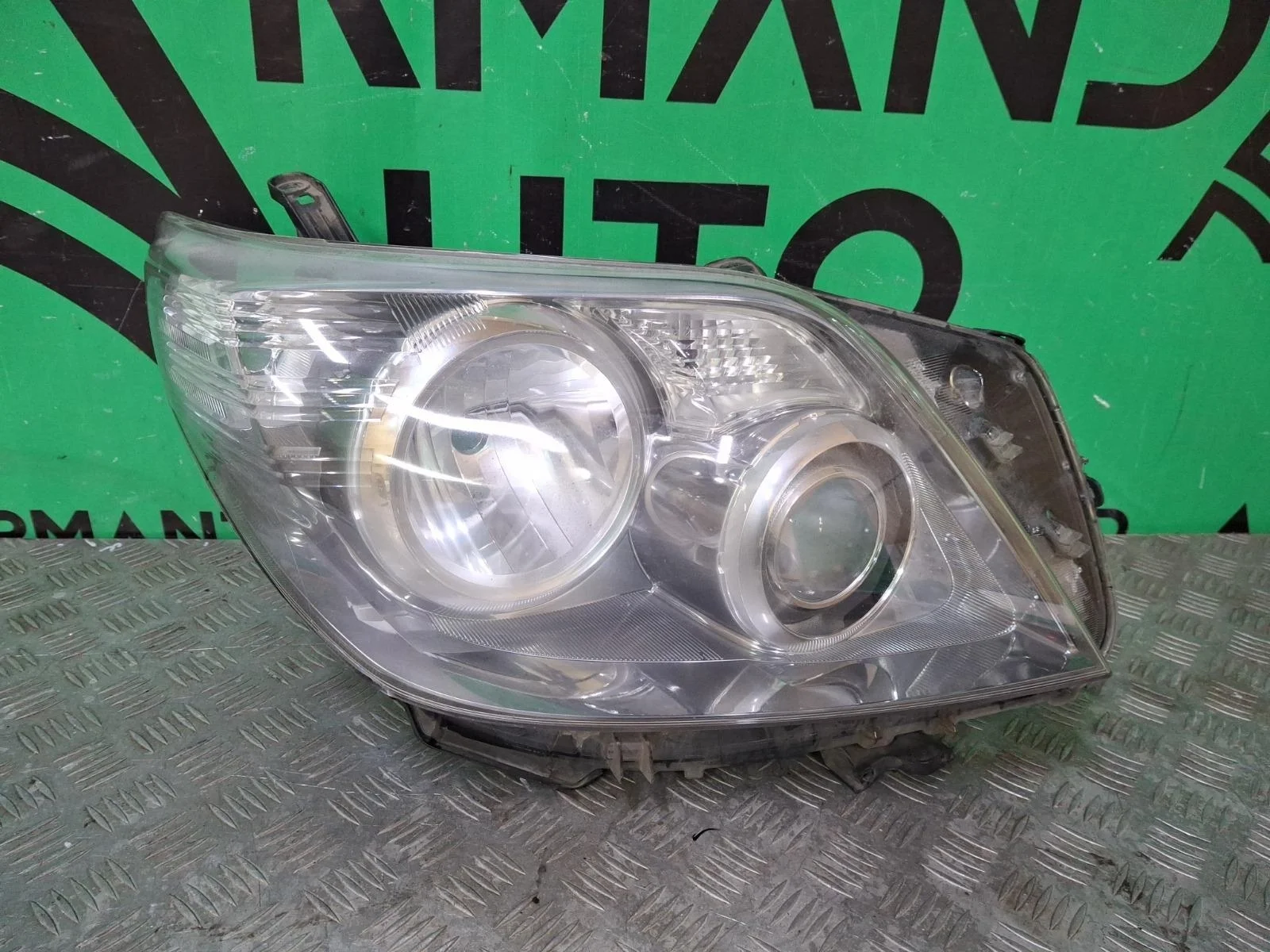 Фара Toyota Land Cruiser Prado 2009-2013 150