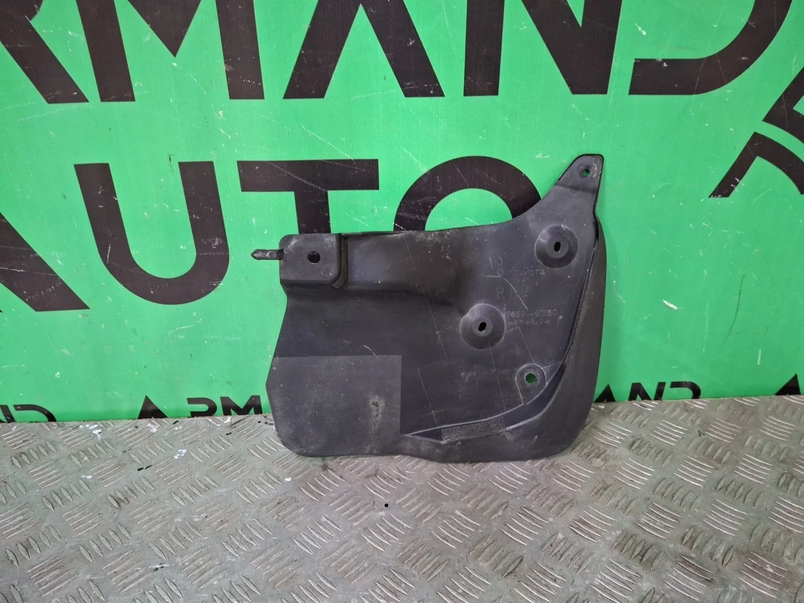 Брызговик Lexus LX 2007-2015 3 URJ200