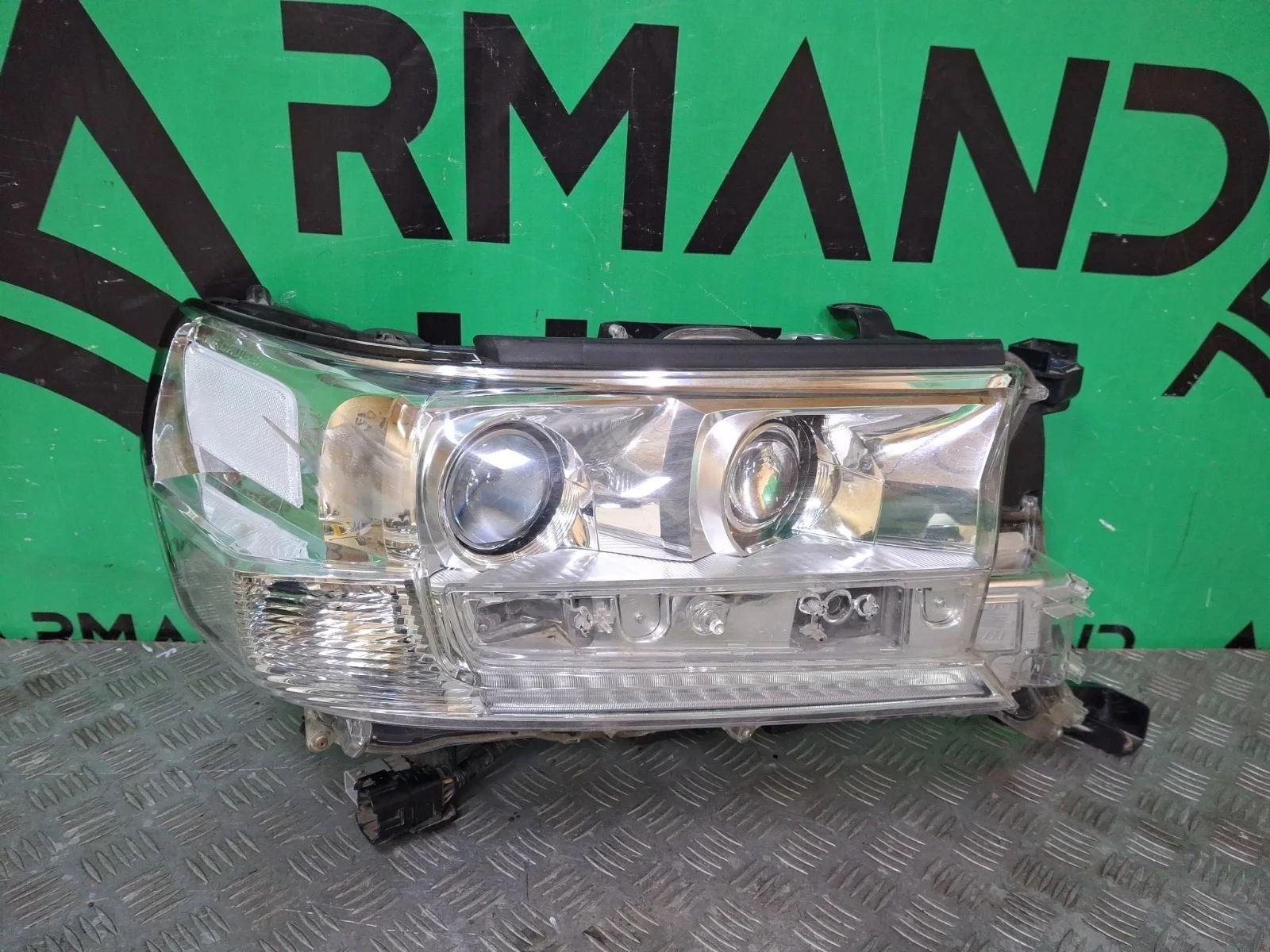 Фара Toyota Land Cruiser 2015-2021 200