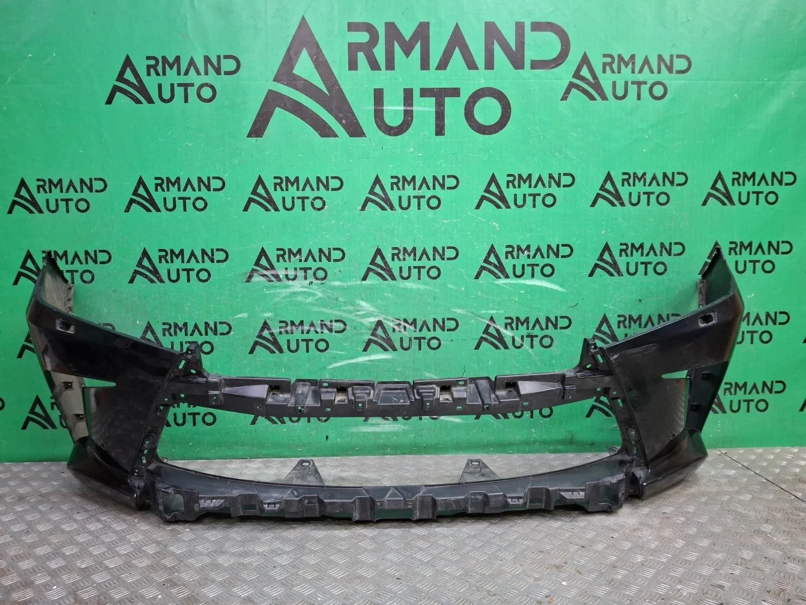 Бампер Lexus LX 2015-2023 URJ200