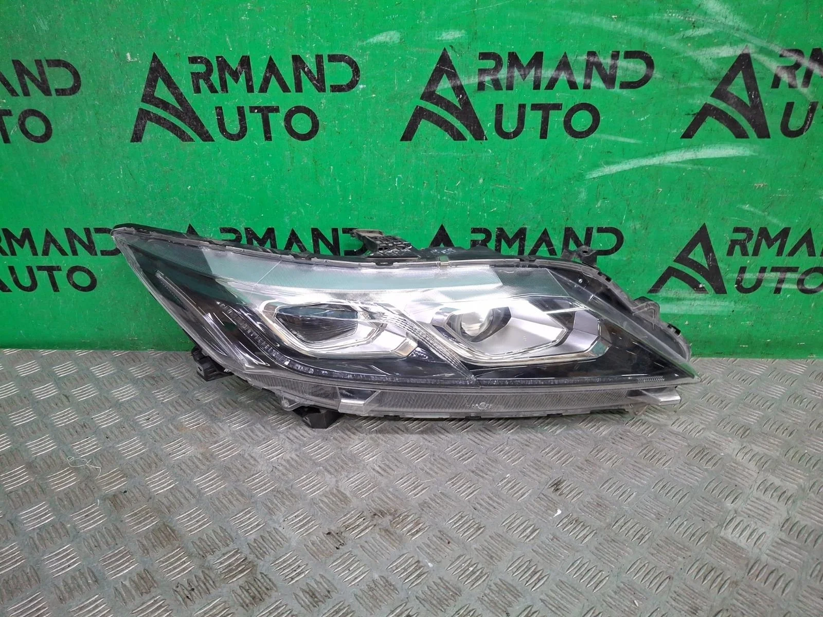 Фара Mitsubishi Eclipse Cross 2017-2020