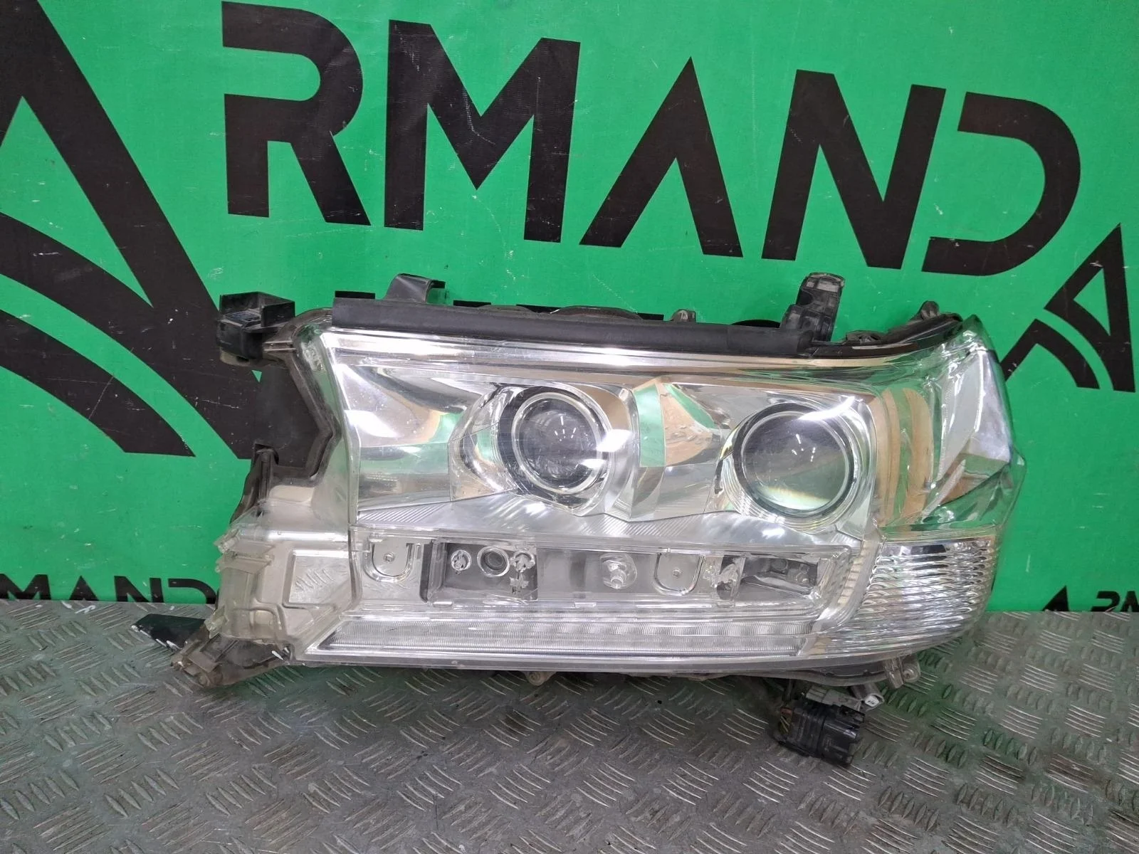 Фара Toyota Land Cruiser 2015-2021 200