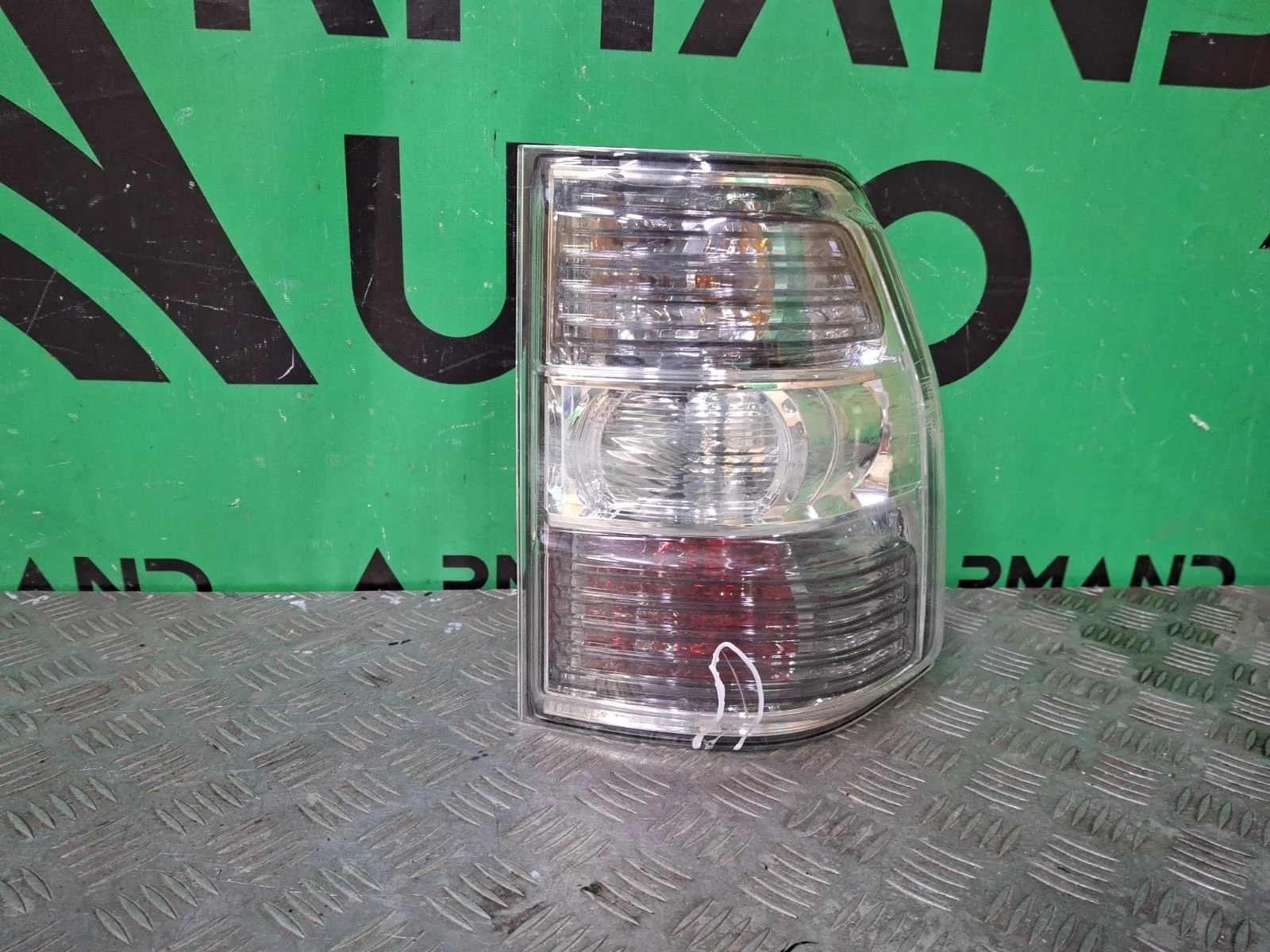 Фонарь Mitsubishi Pajero 2006-2014