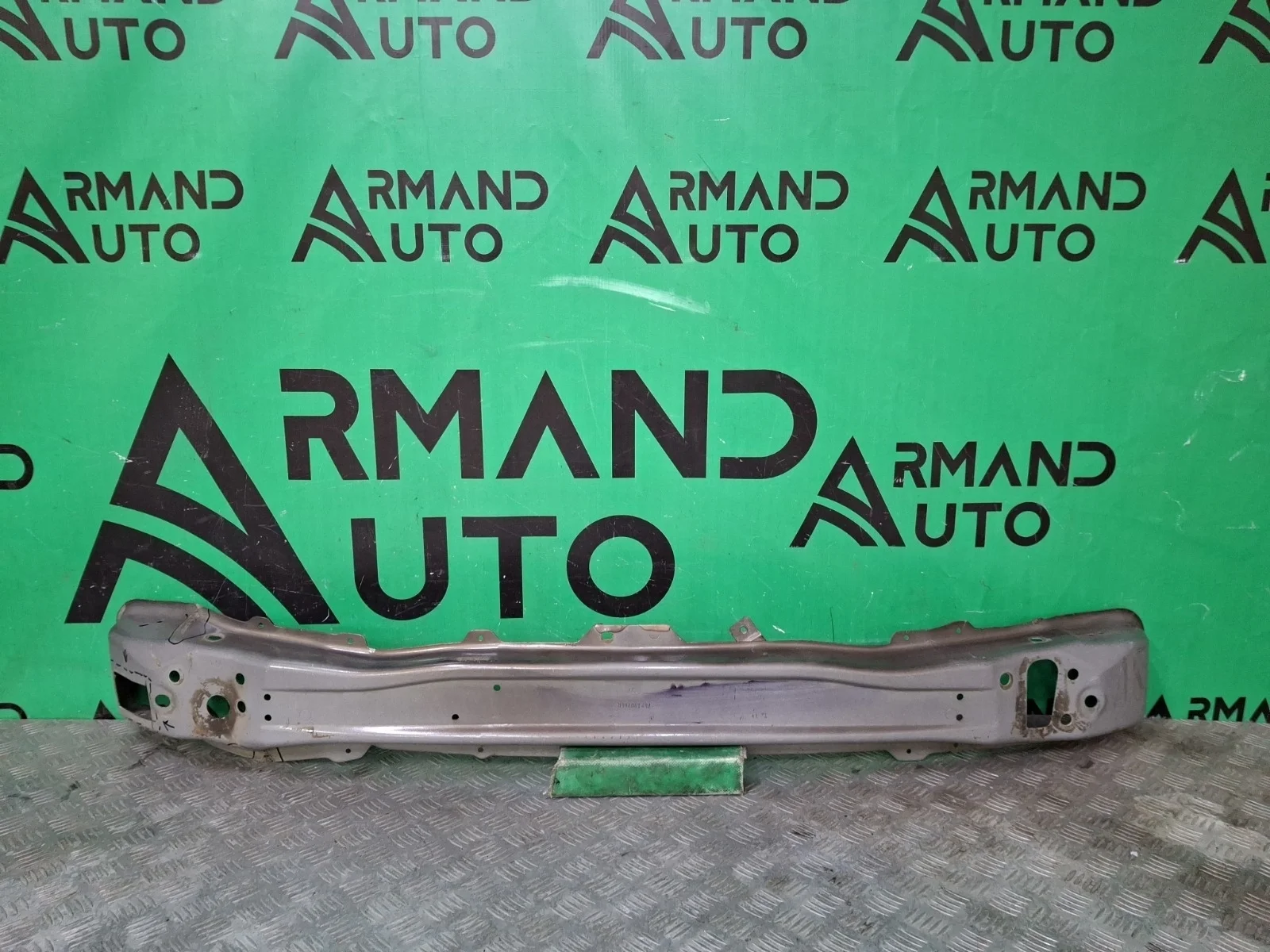 Усилитель бампера Renault Logan 2012-2022