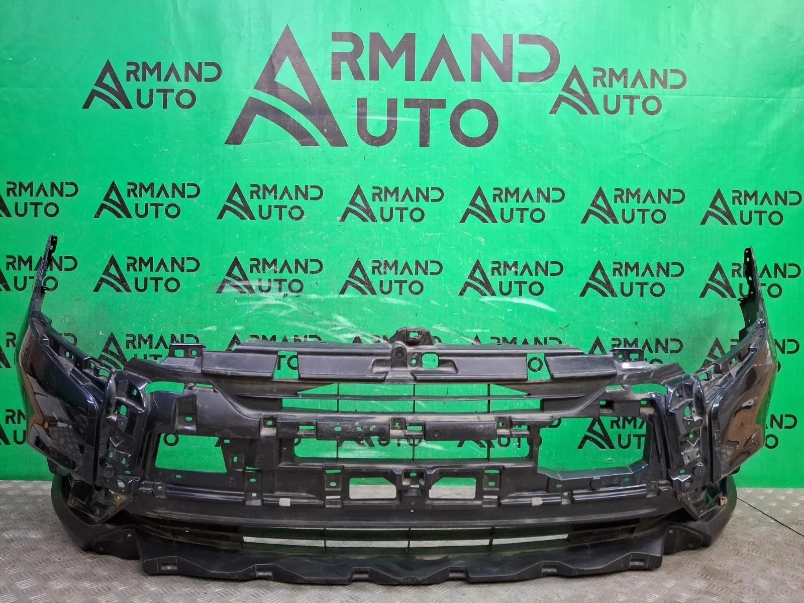 Бампер Mitsubishi Outlander 2018-нв 3