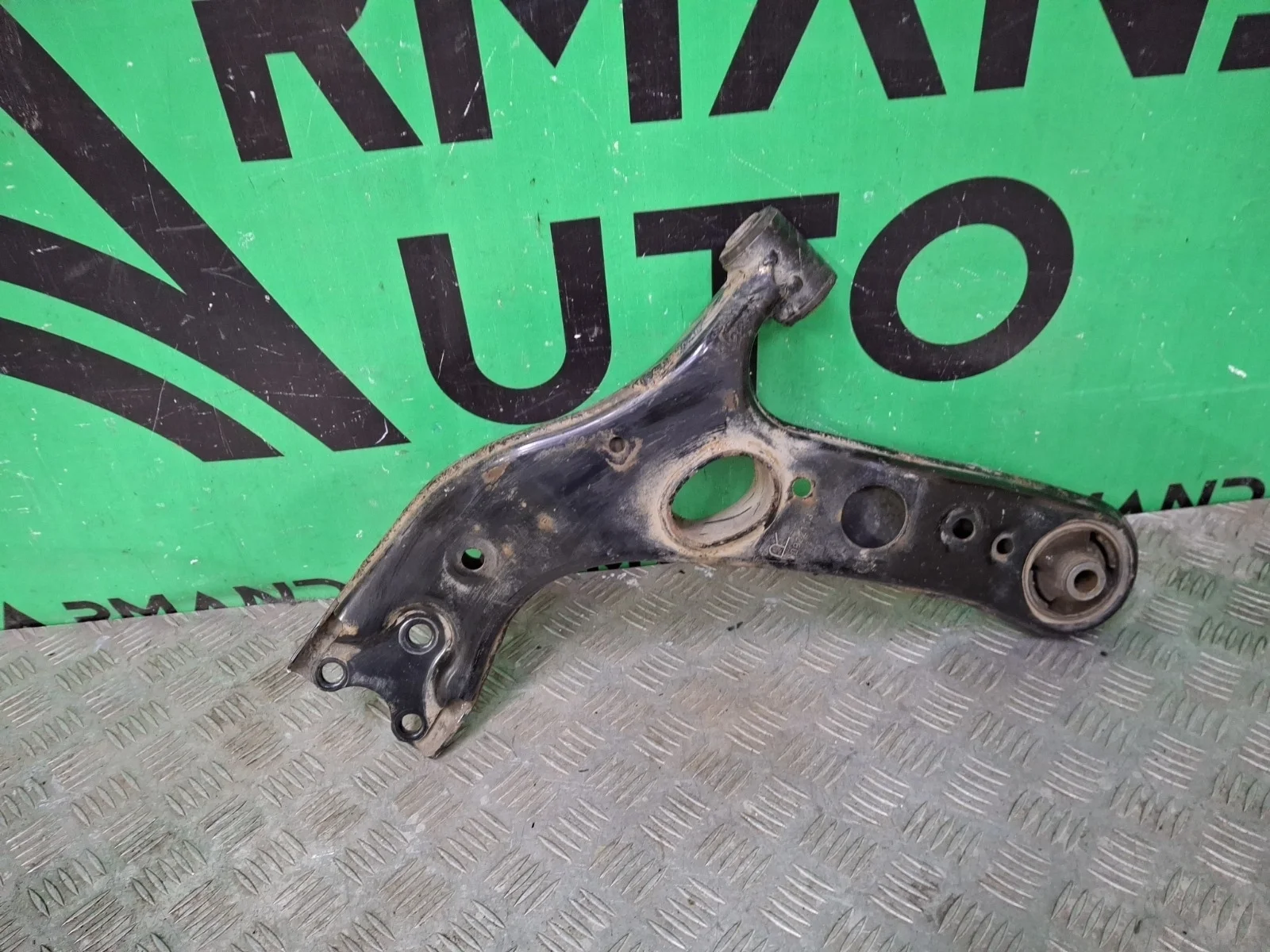 Рычаг подвески Toyota RAV4 2012-2019 CA40