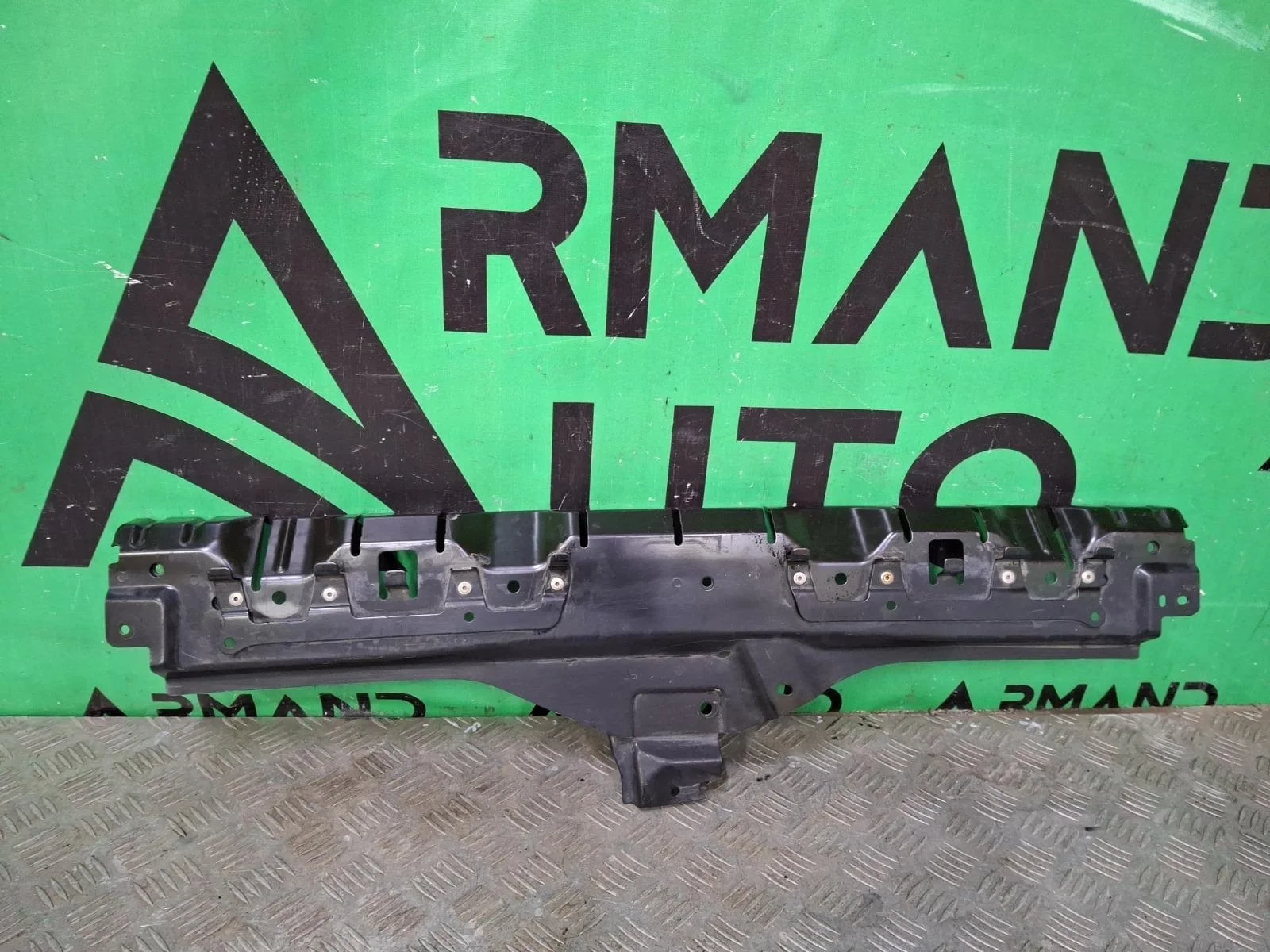 Панель передняя (суппорт радиатора) верхняя Toyota Land Cruiser Prado 2017-нв 150