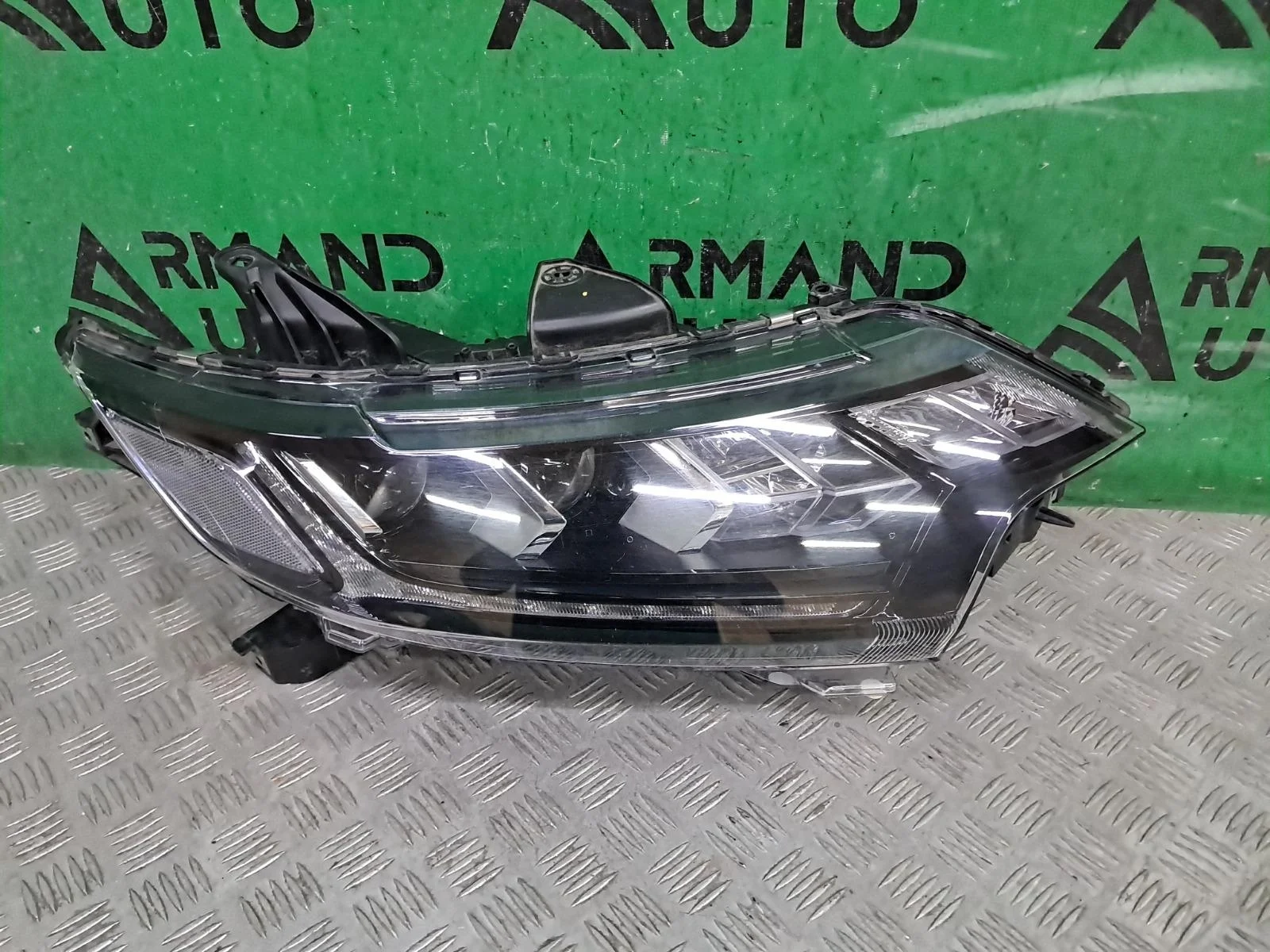 Фара Mitsubishi Outlander 2018-нв 3