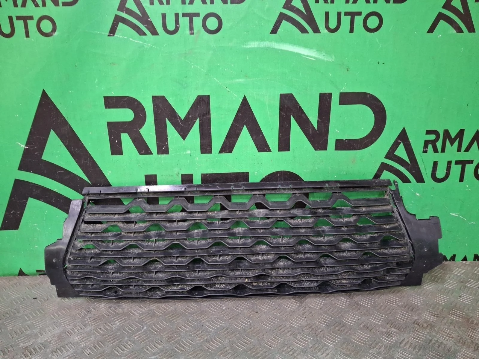 Решетка бампера Renault Duster 2021-нв