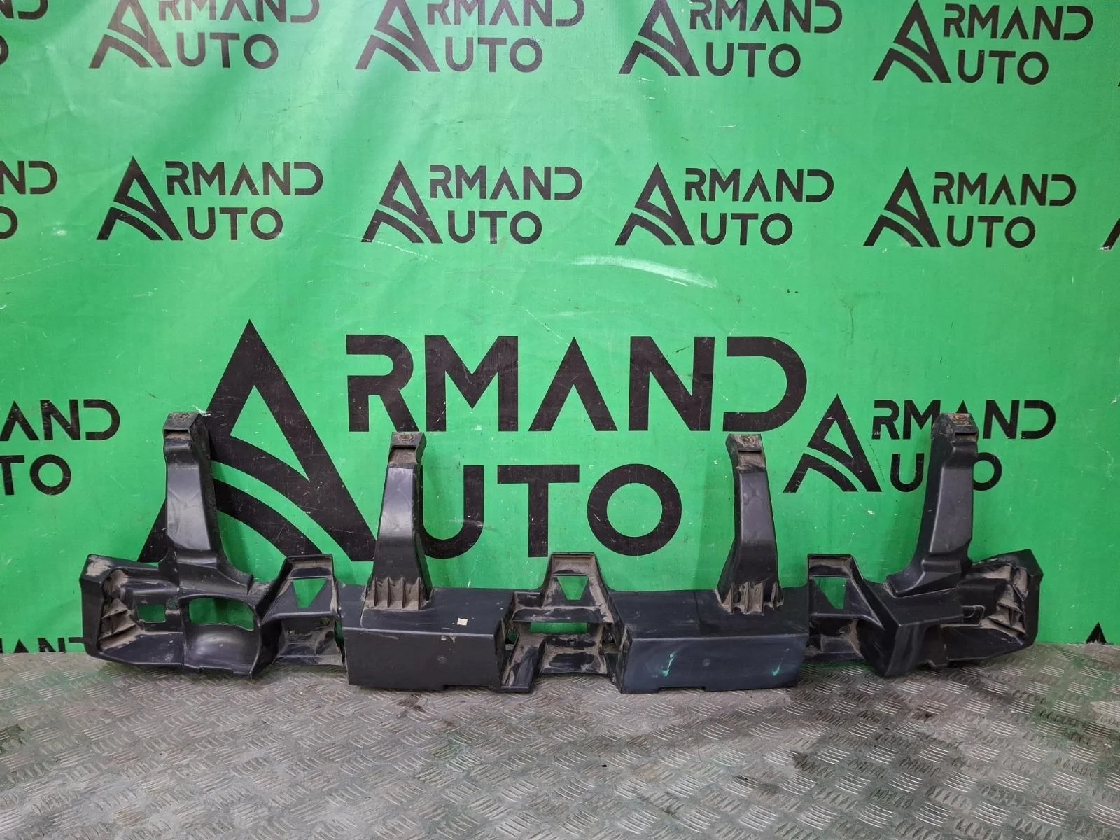 Абсорбер бампера Nissan Terrano 2014-2022 3 D10