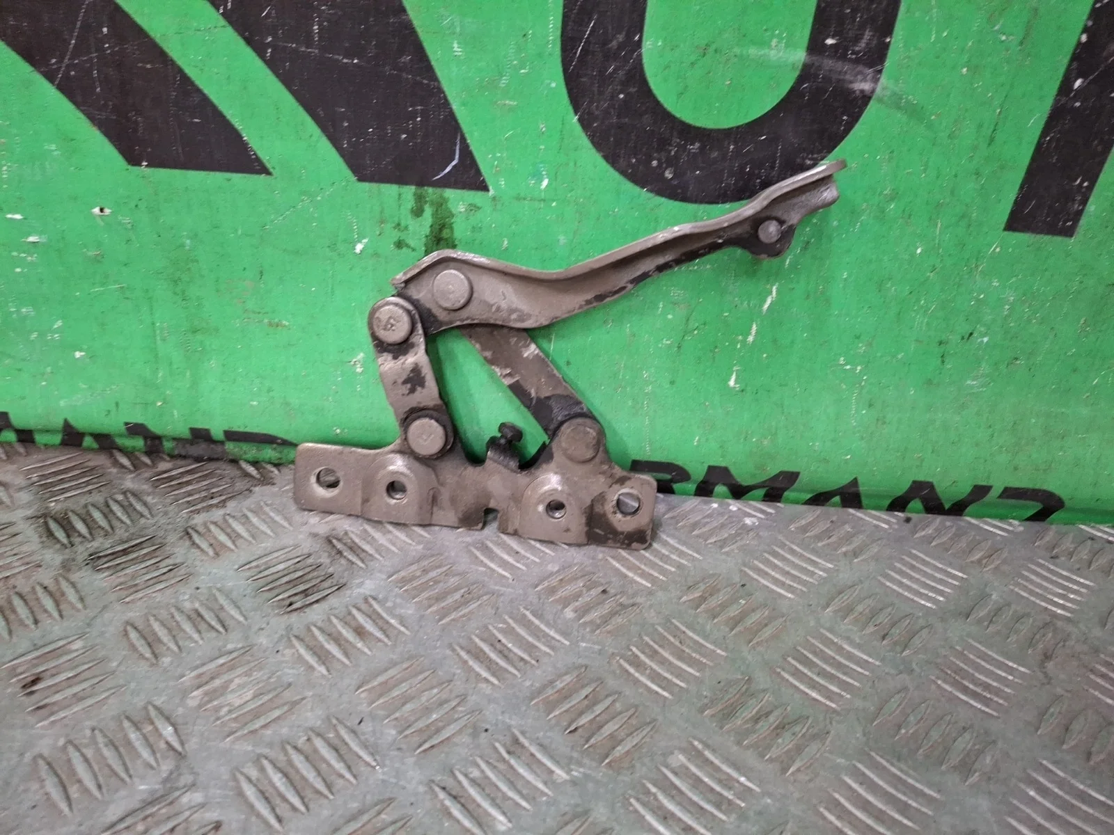 Петля капота Hyundai Santa Fe 2012-2019 3 DM