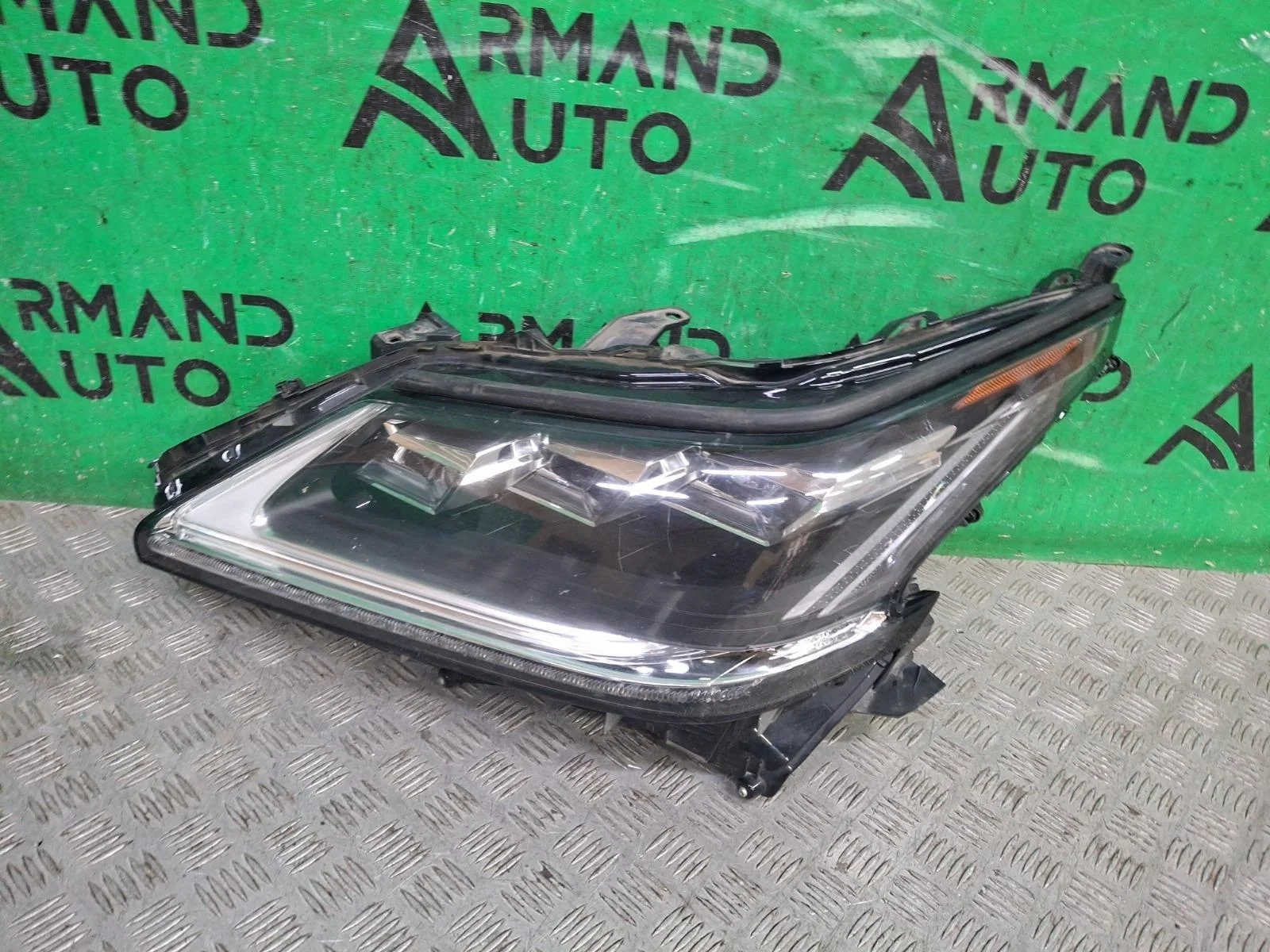 Фара Lexus LX 2015-2023 URJ200