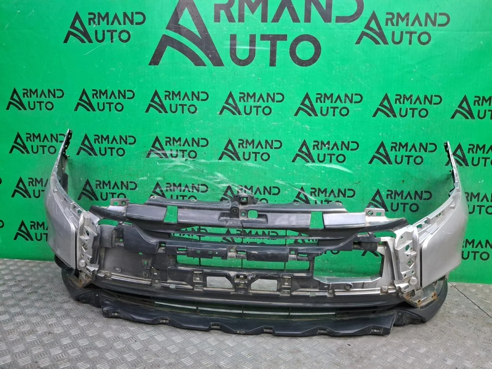 Бампер Mitsubishi Outlander 2015-2018 3