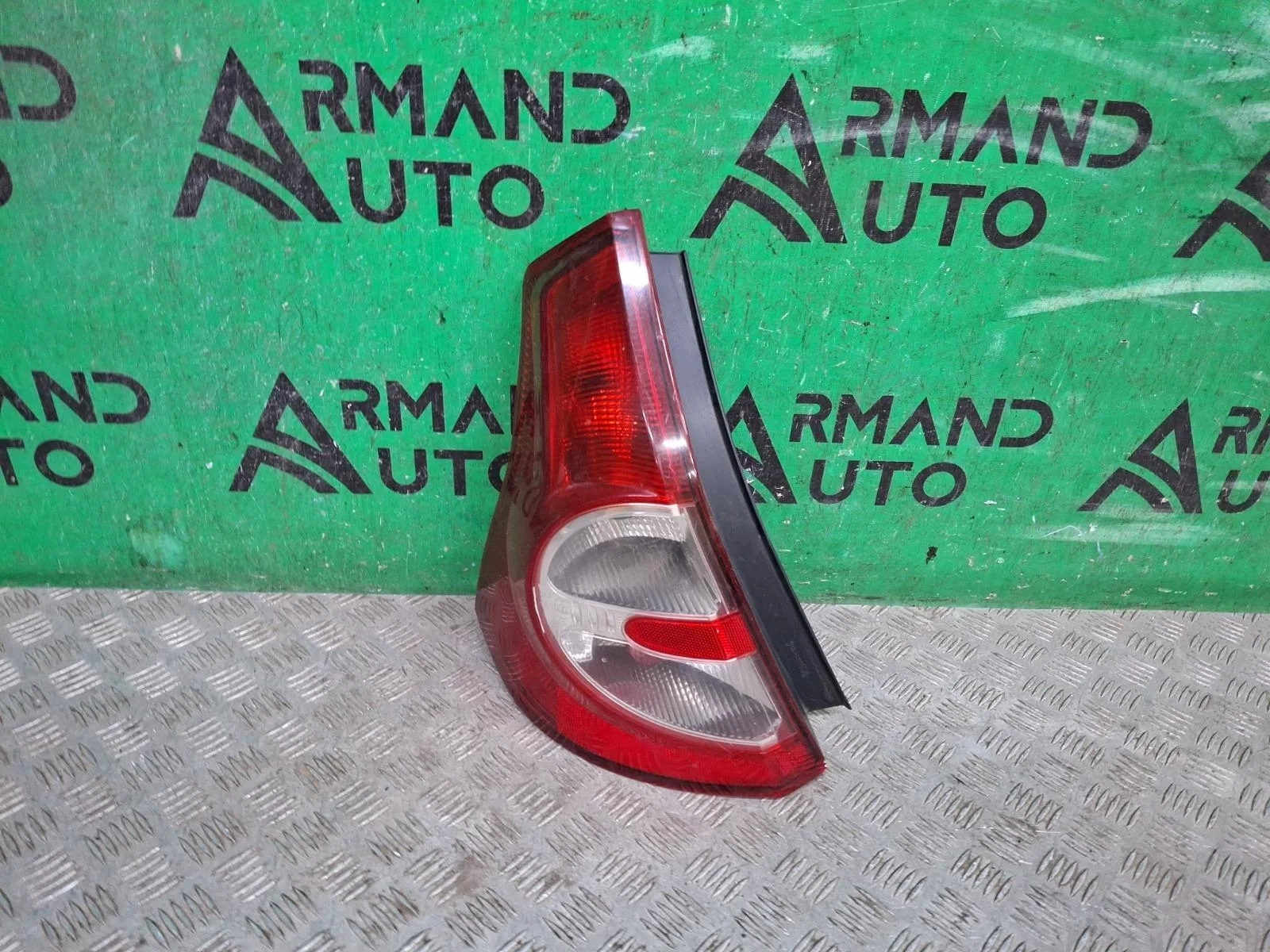 Фонарь Renault Sandero 2009-2014