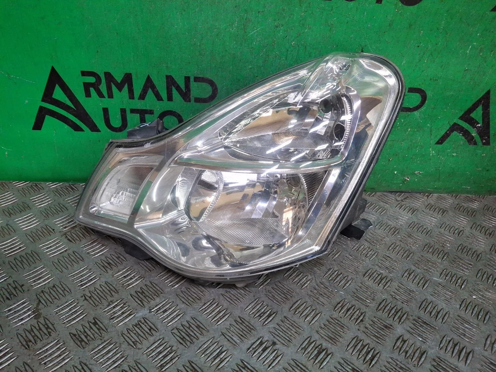 Фара Nissan Almera 2012-2018 G15