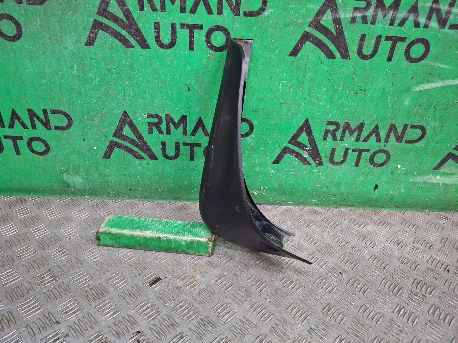 Брызговик Nissan Qashqai 2006-2013 j10