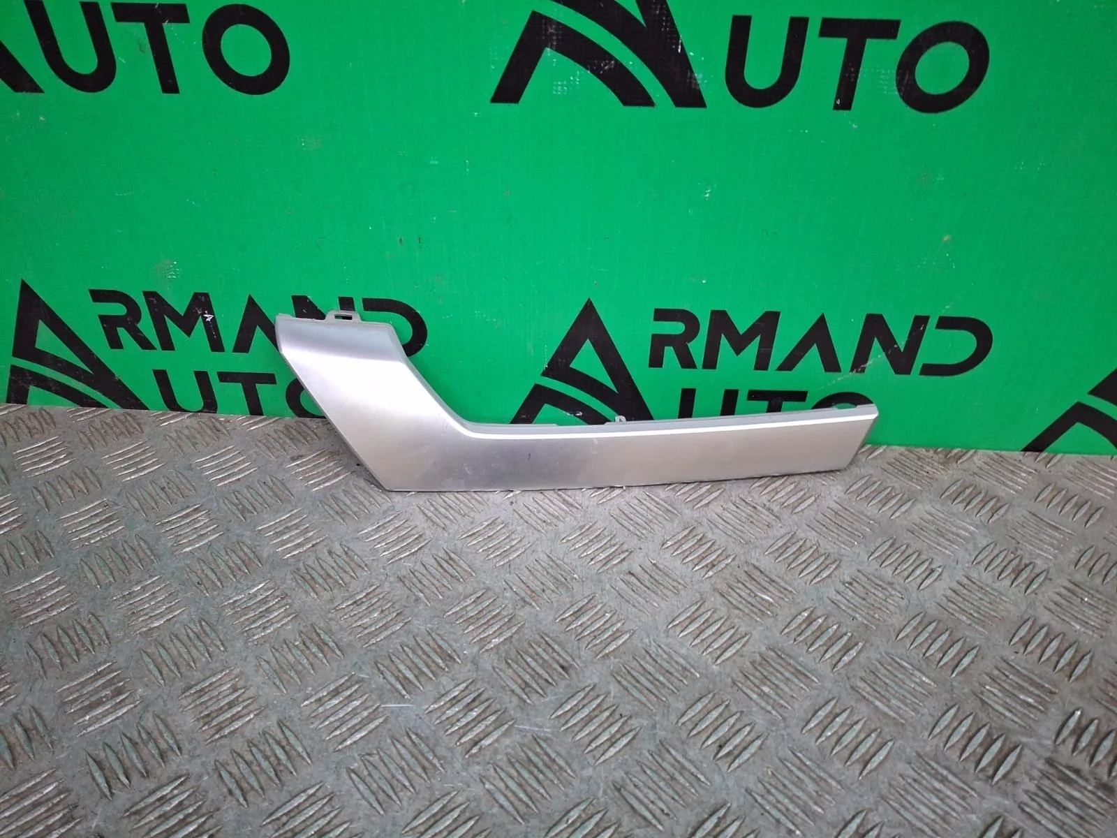 Накладка решетки радиатора верхняя Mitsubishi Outlander 2018-нв 3