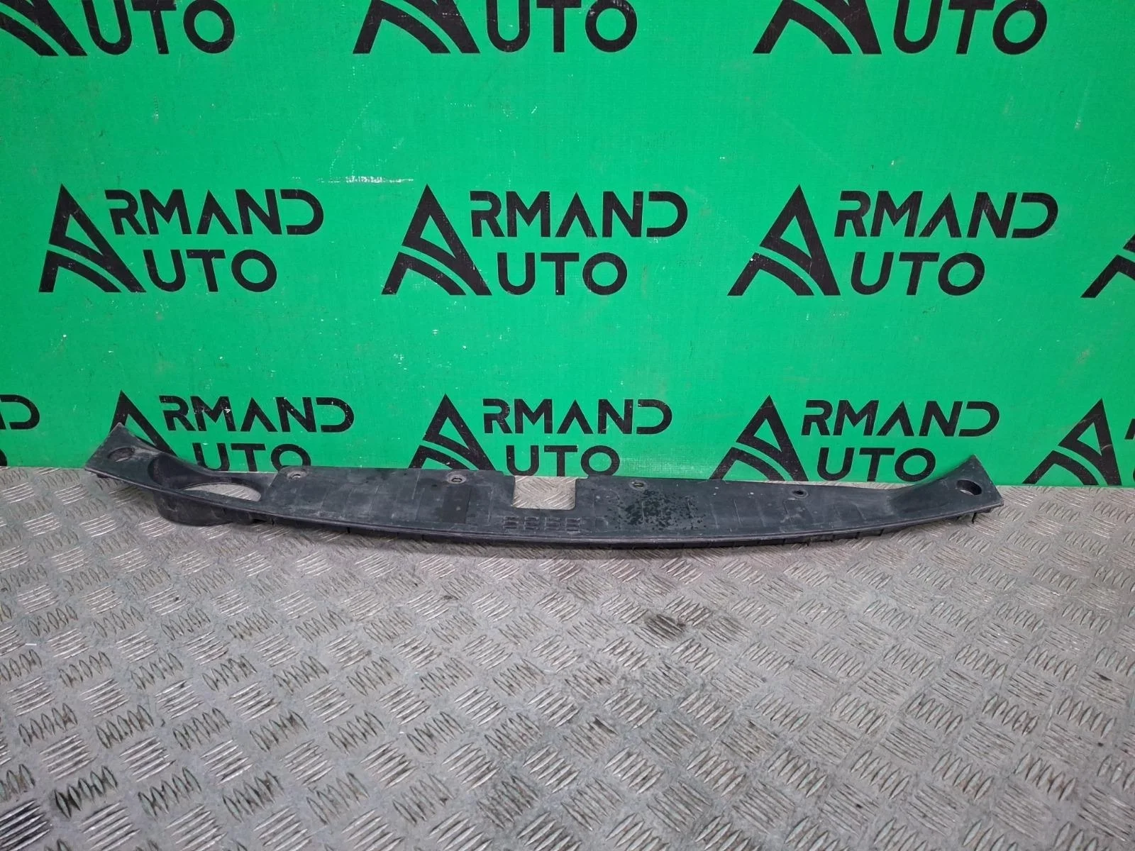 Кожух замка капота Kia Sorento 2012-2019 XM