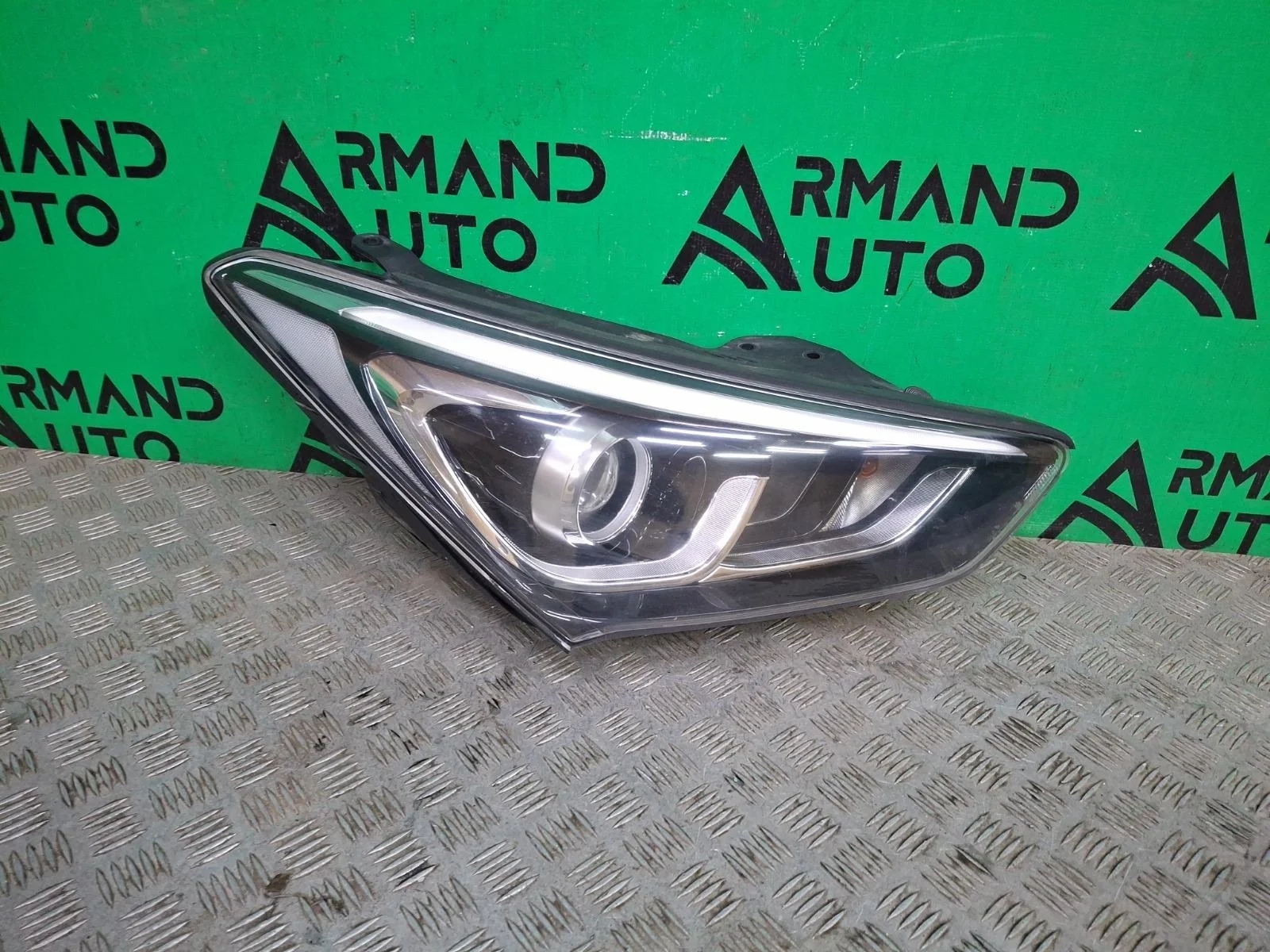 Фара Hyundai Santa Fe 2015-2019 3 DM