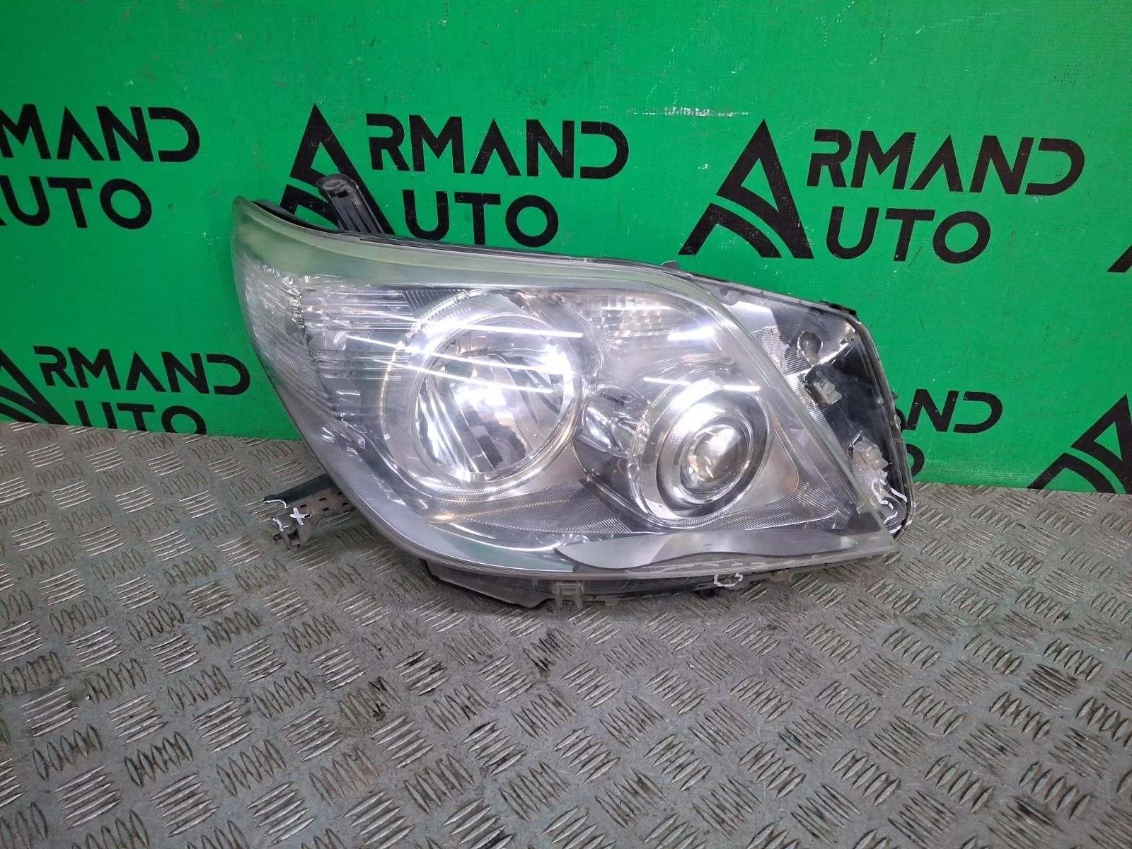 Фара Toyota Land Cruiser Prado 2009-2013 150
