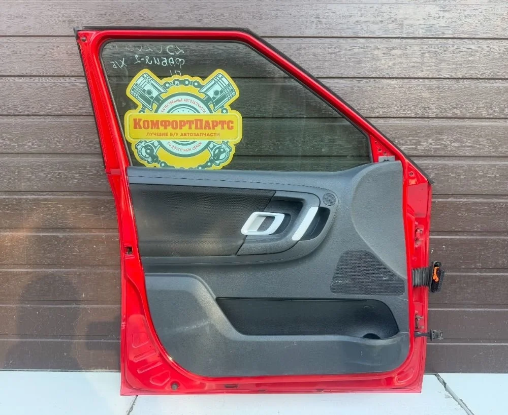 Обшивка (карта) двери передней левой Skoda Fabia II (2007—2010)