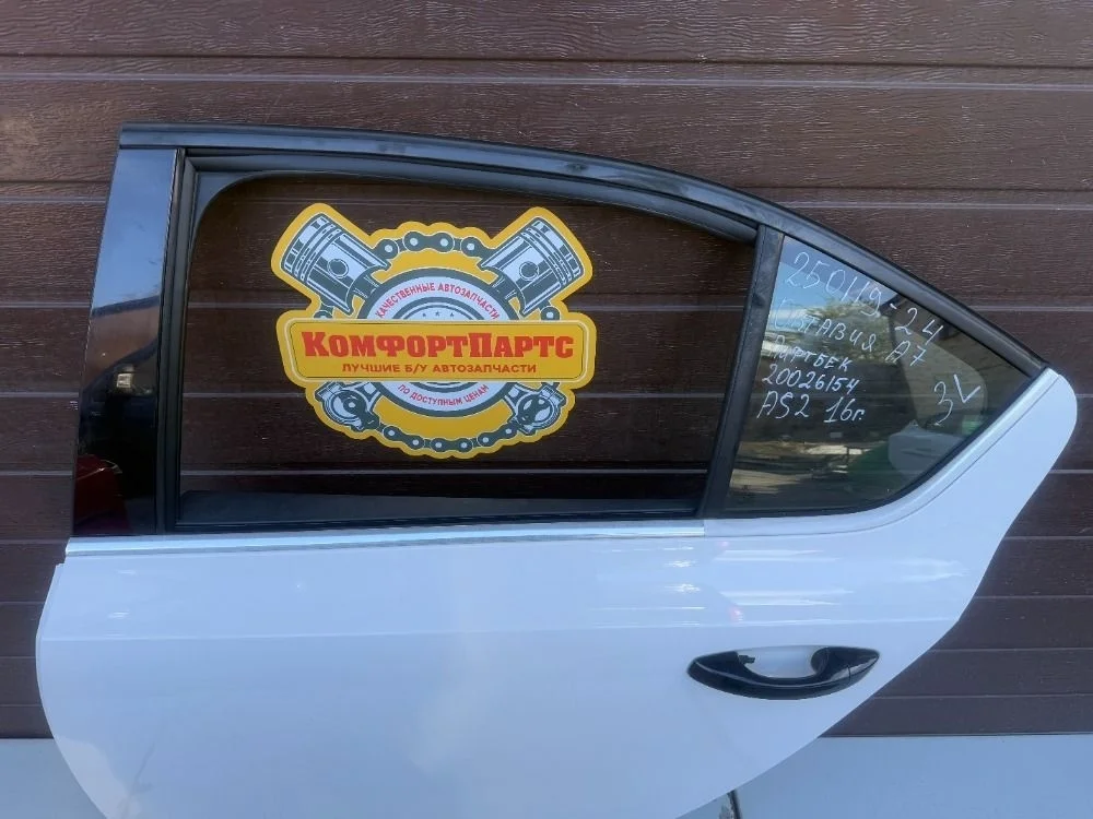 Стекло двери задней левой Skoda Octavia III (2013—2017)