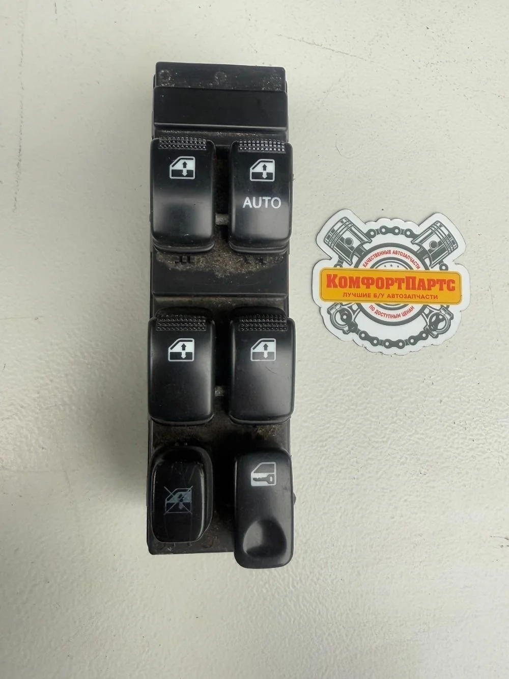 Блок кнопок управления стеклоподъемниками Kia Cerato I (2003—2007)
